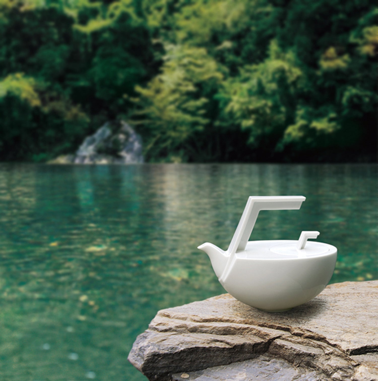 海量白瓷茶壺戶外情境|以海為量的當代東方器物