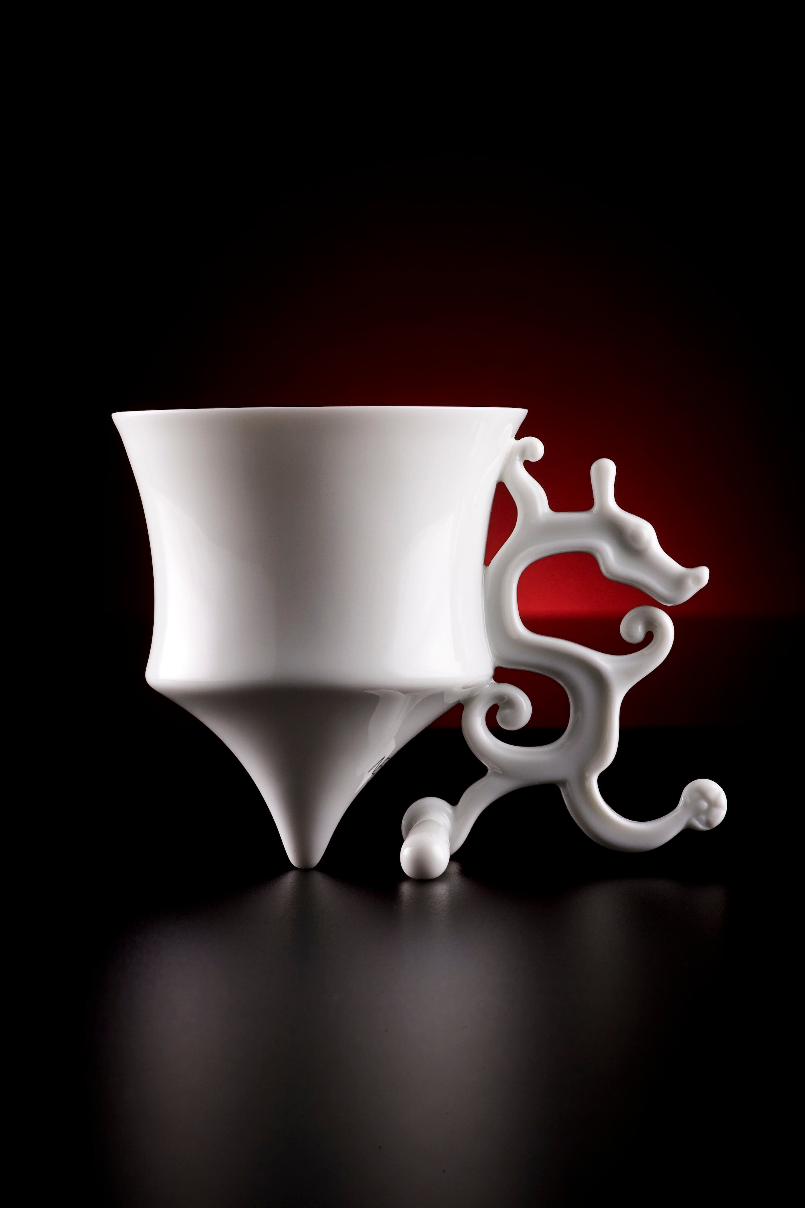 《龍尊》杯,可用於茶或咖啡。俠軍設計的現代白瓷茶杯,傳達生活美學