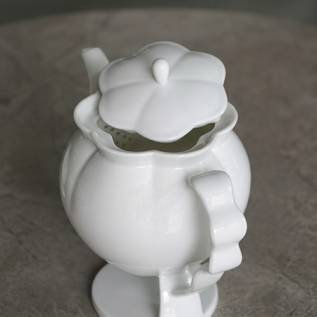 花神白瓷茶壺俯視・花瓣壺口造型・八方新氣 NewChi Porcelain