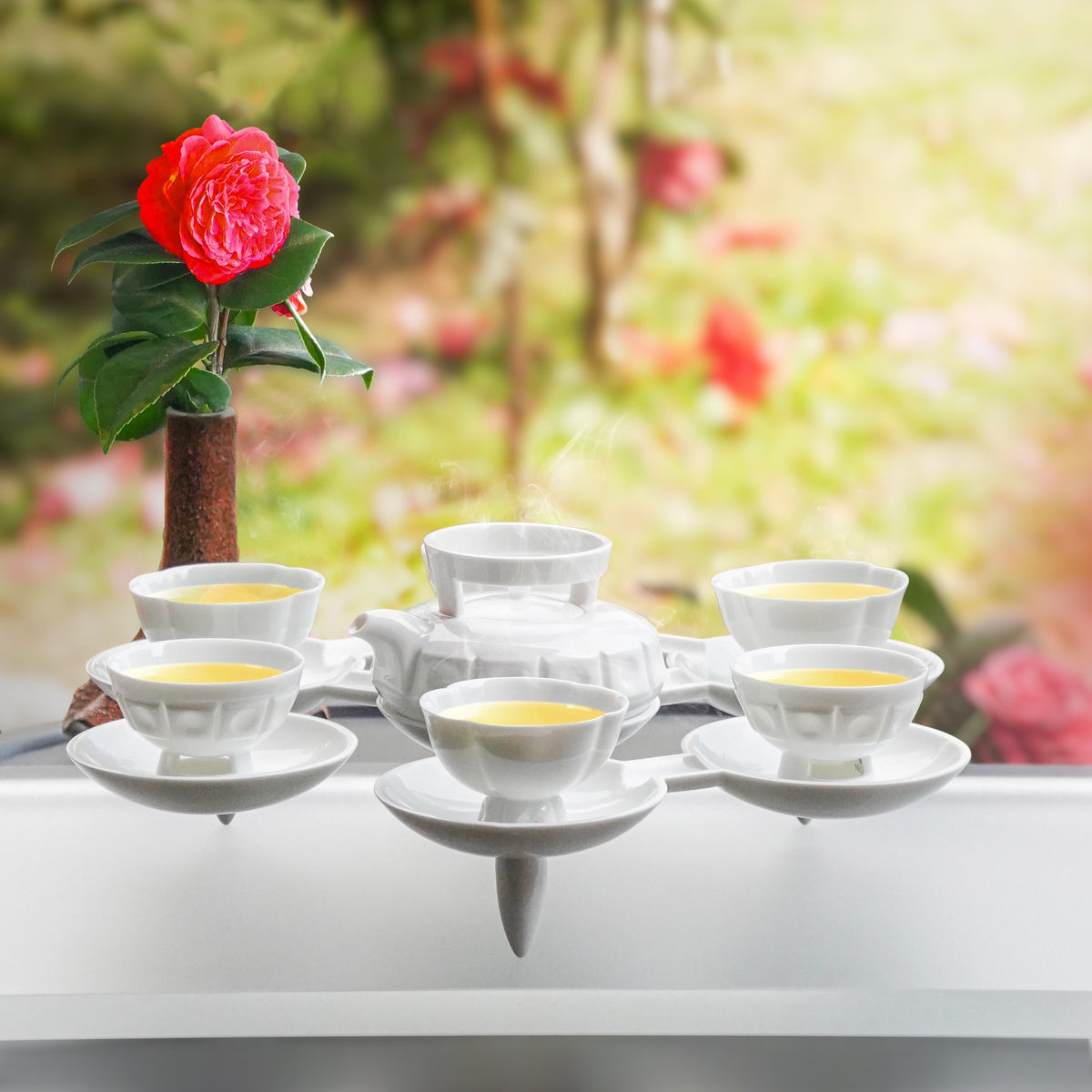 〈璀璨〉茶壺與多只茶杯,花園茶席