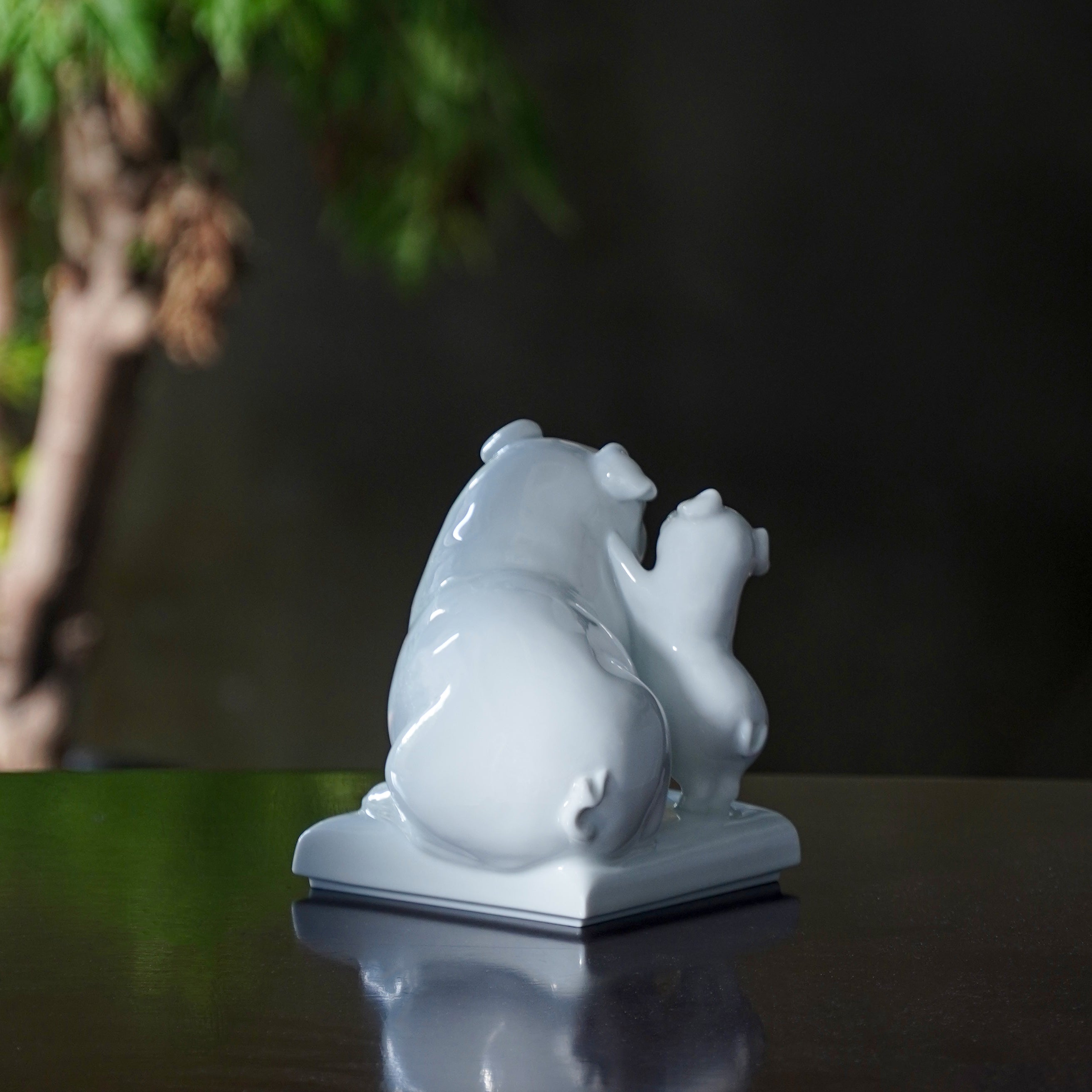 長樂豬瓷偶圓潤飽滿的線條設計,象徵和諧圓融與溫暖支持
Rounded form and smooth lines of the Bliss and Blessed sculpture, expressing harmony and gentle support