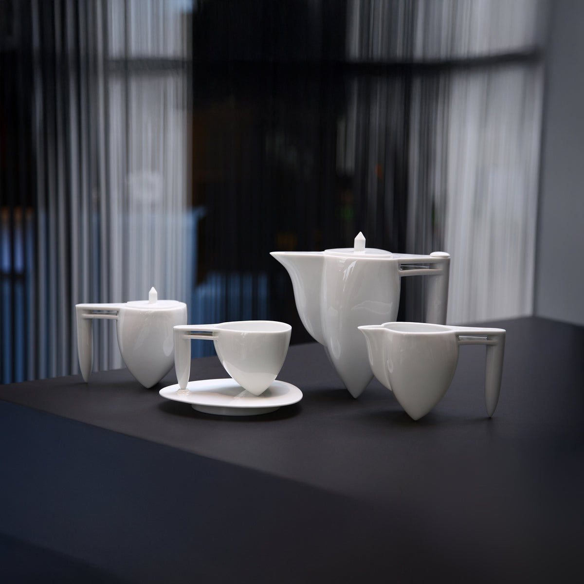 八方新氣 咖啡杯 茶杯 瓷器 茶具 杯子 盤 白色 芭蕾造形 把手 造形杯 杯子款式 壺 奶罐