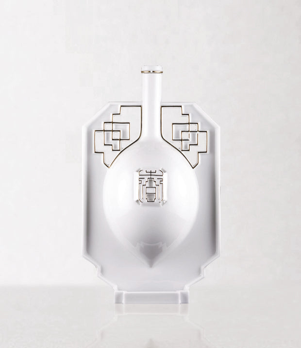八方新氣藝術瓷器,由藝術家王俠軍設計,創意白瓷涵蓋茶具、咖啡器皿、佛像與生活器物,台灣菸酒公司企業專案委託製作