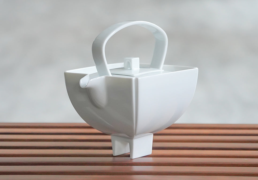 四季壺側面角度|壺口與折角細節特寫 高足更添儀式感