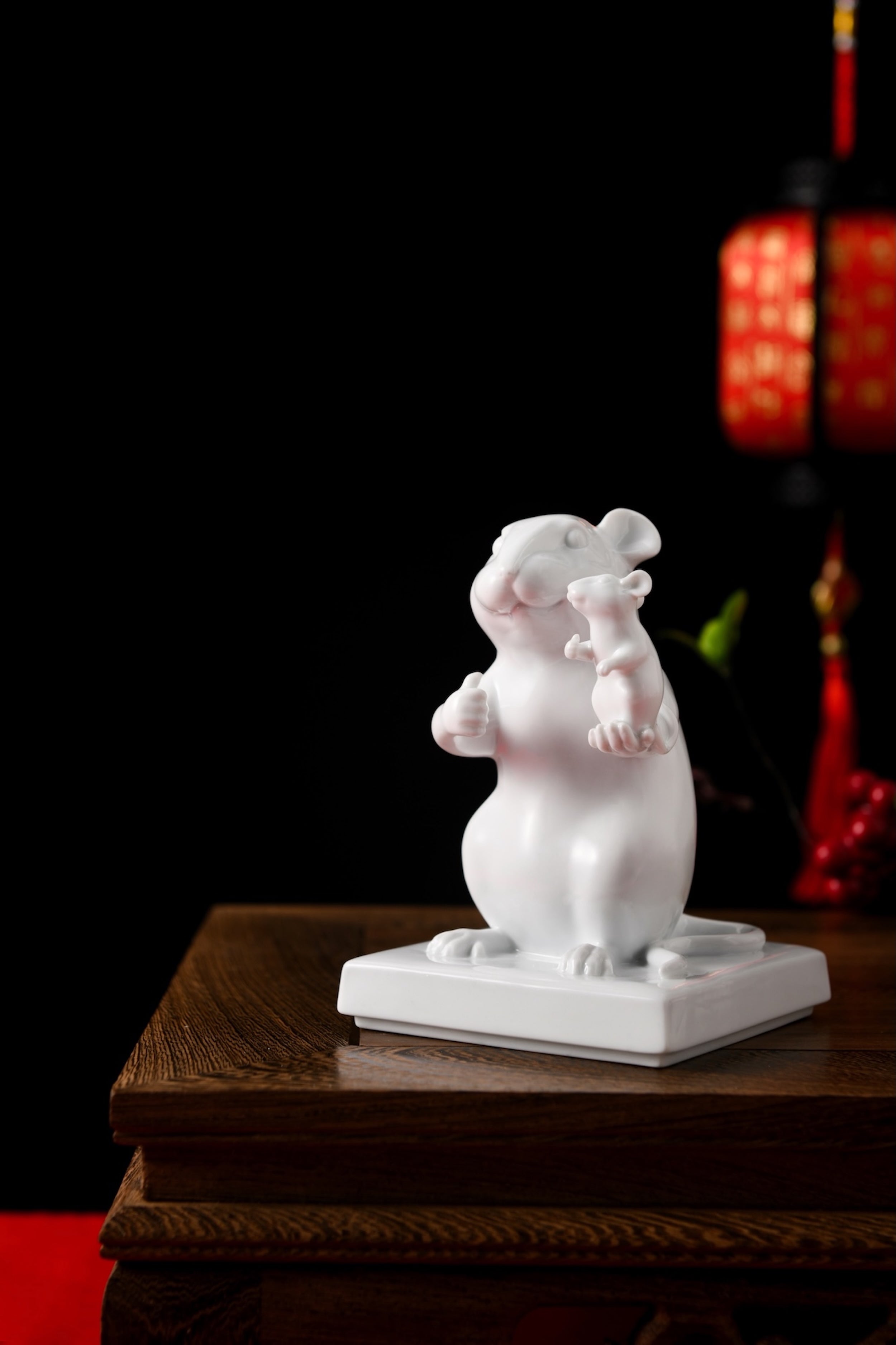 適合作為升遷、友誼或伴侶贈禮的瓷器擺件,象徵鼓勵與欣賞
An ideal gift for friends or colleagues — celebrating talent, trust, and teamwork