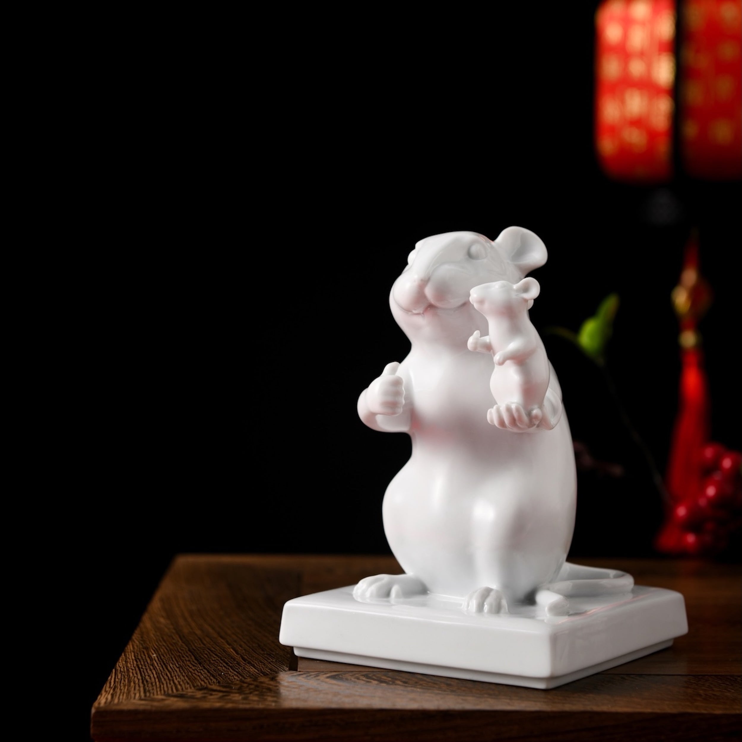 適合作為升遷、友誼或伴侶贈禮的瓷器擺件,象徵鼓勵與欣賞
An ideal gift for friends or colleagues — celebrating talent, trust, and teamwork