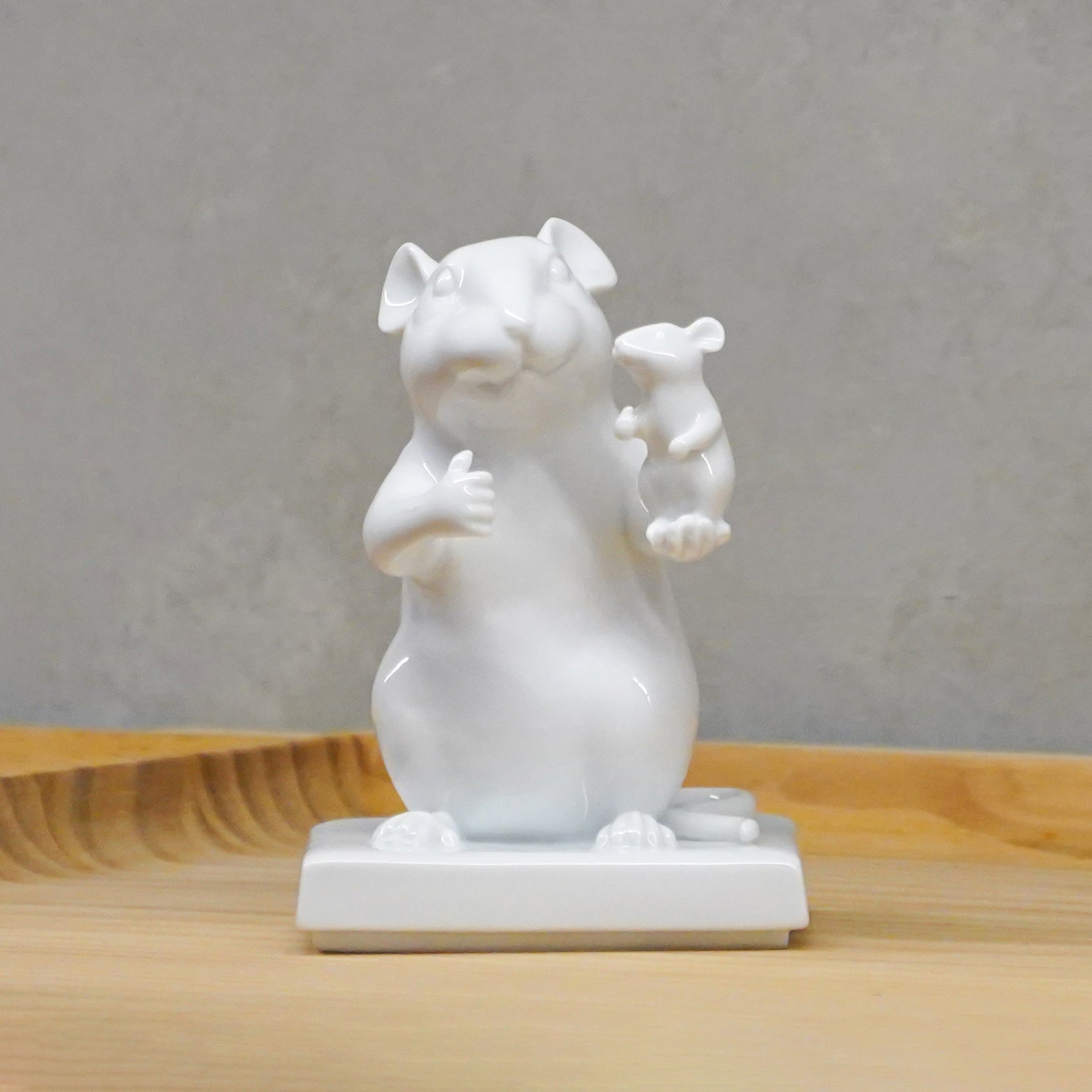 王俠軍作品《數一數二》,展現「在我眼裡你是第一」的情感支持