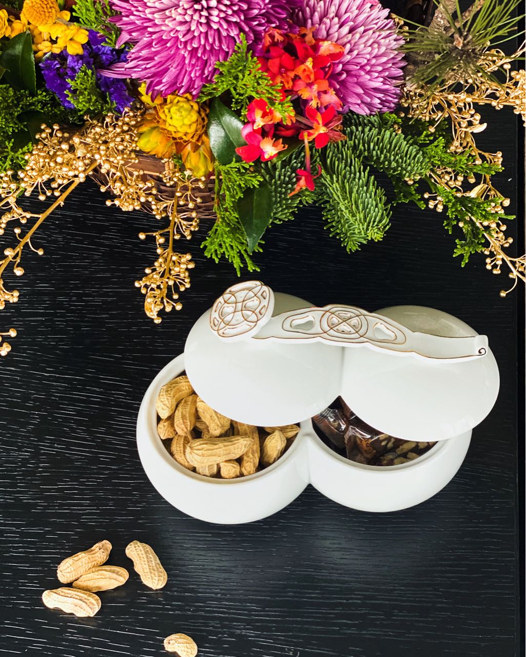 《圓滿》瓷盒搭配如意手把,展現高端藝術瓷器的精緻工藝