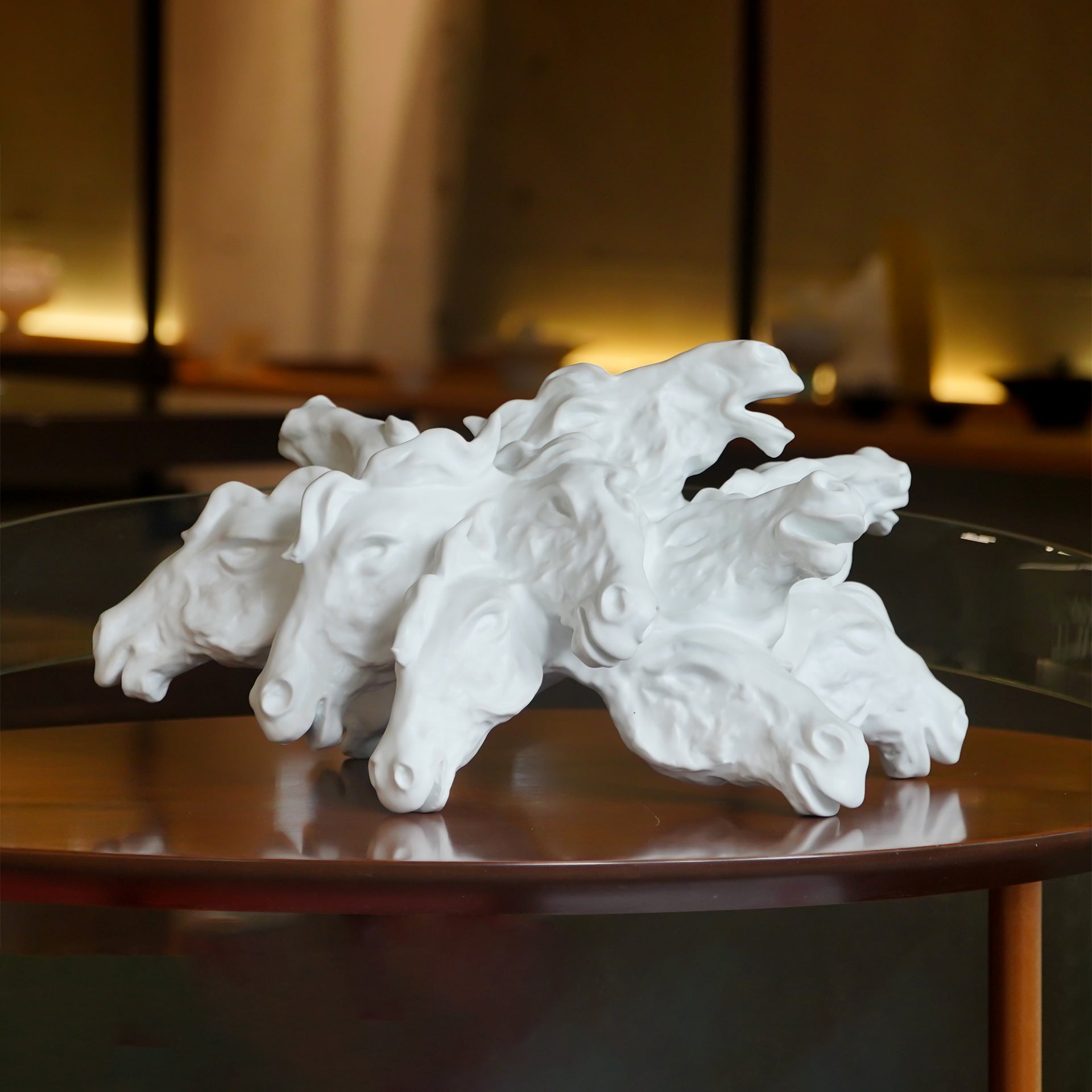 《千軍萬馬》適合作為企業贈禮與藝術收藏,傳達成就與願景的象徵
Ideal as a corporate gift or art collectible, “Horse Army” embodies ambition and vision.