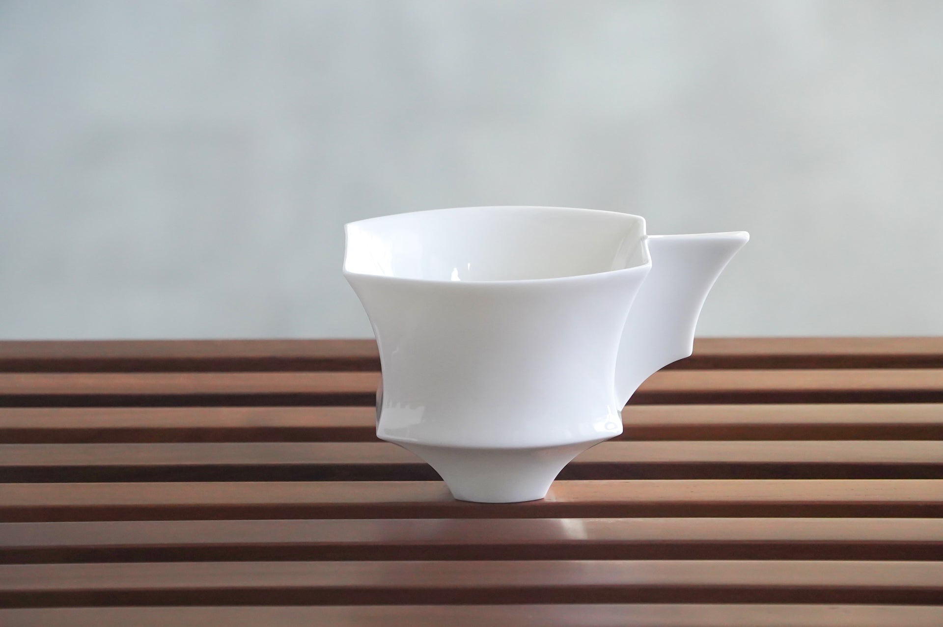 帝國記憶咖啡杯茶杯細節 把手設計讓使用者提起放下撐滿儀式感