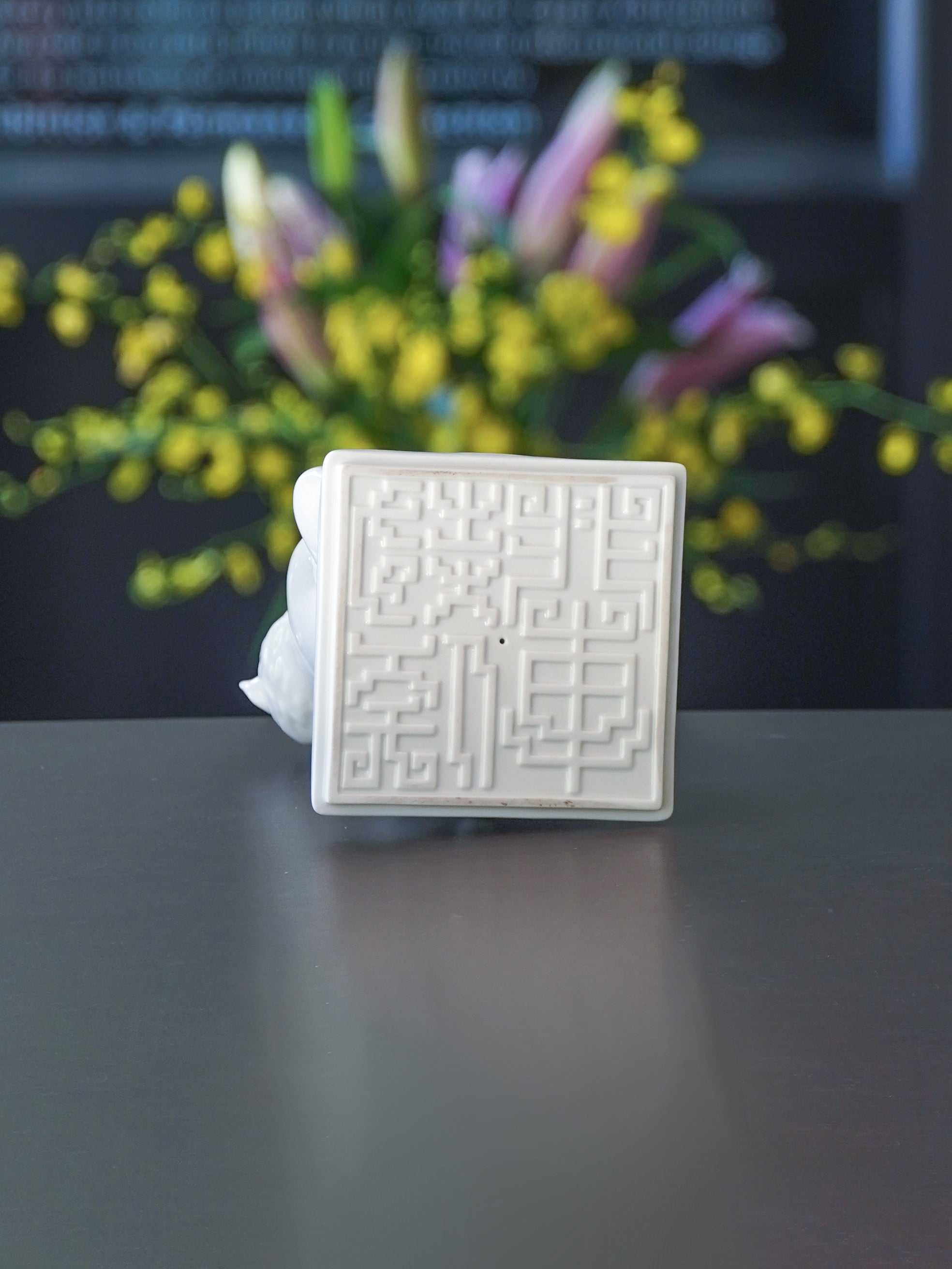 大猴與小猴互動造型,展現代代相傳、尊親重道的精神