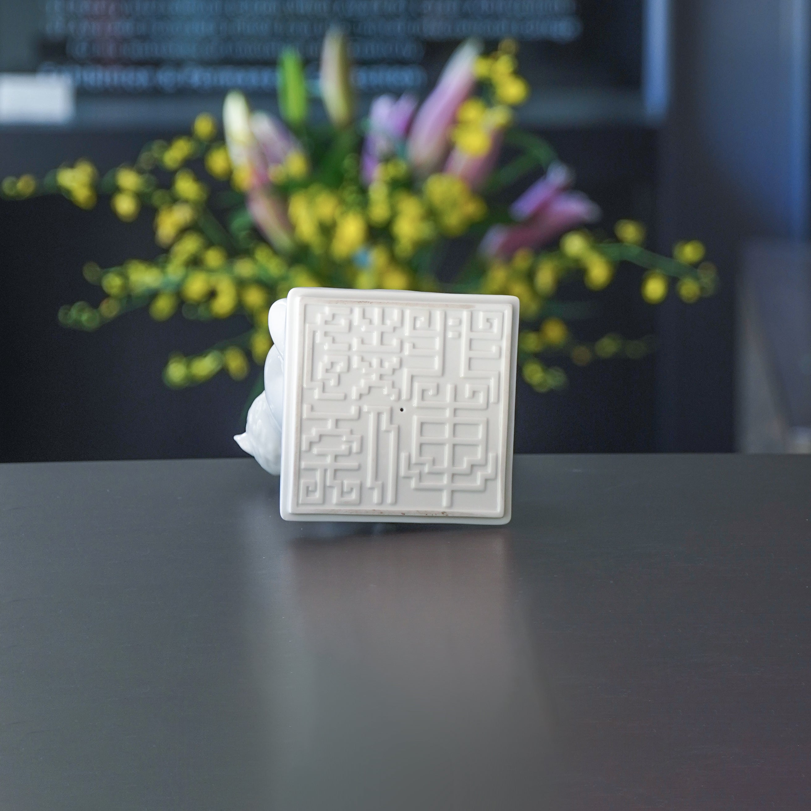 大猴與小猴互動造型,展現代代相傳、尊親重道的精神