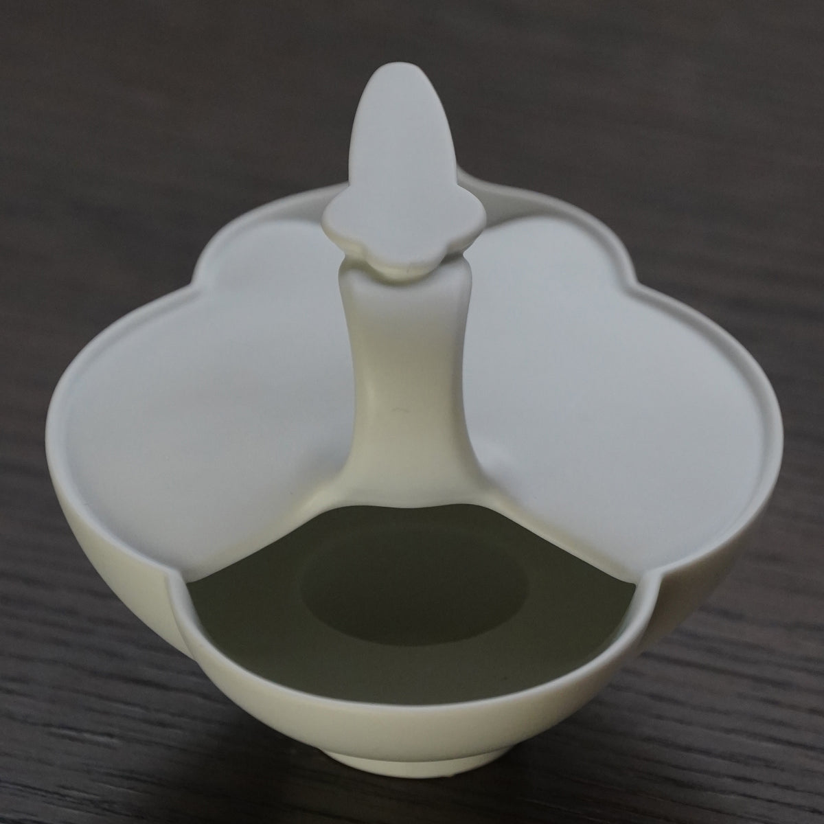 〈簡愛〉茶壺俯視,雲形壺口與壺把