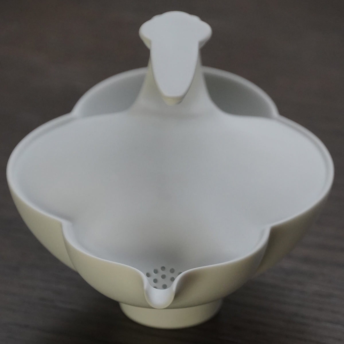 〈簡愛〉茶壺濾孔壺嘴特寫