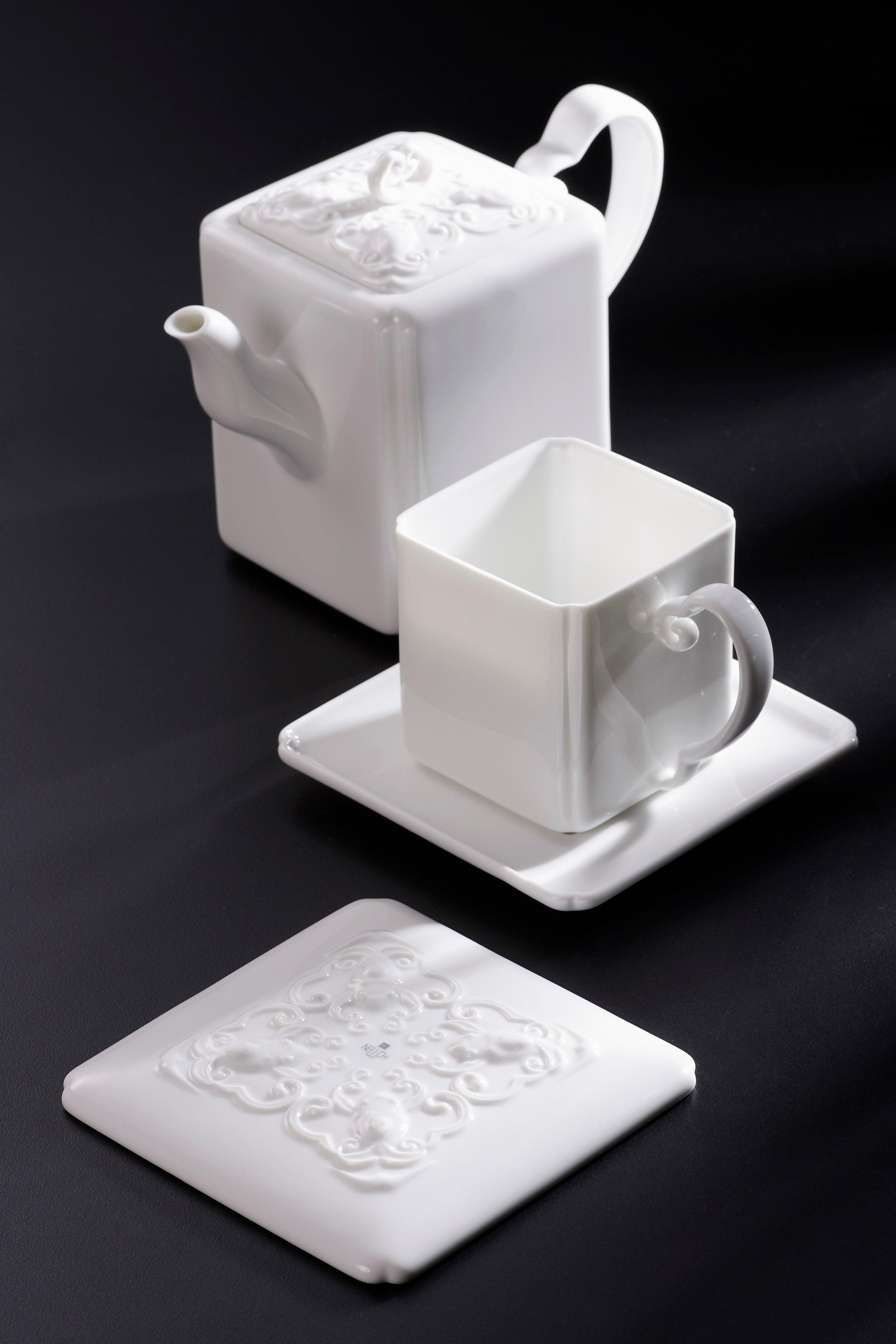 八方新氣 鴻福 造形壺 茶壺 瓷器 白瓷 禮物 瓷壺 茶具 咖啡杯 茶杯 蝙蝠