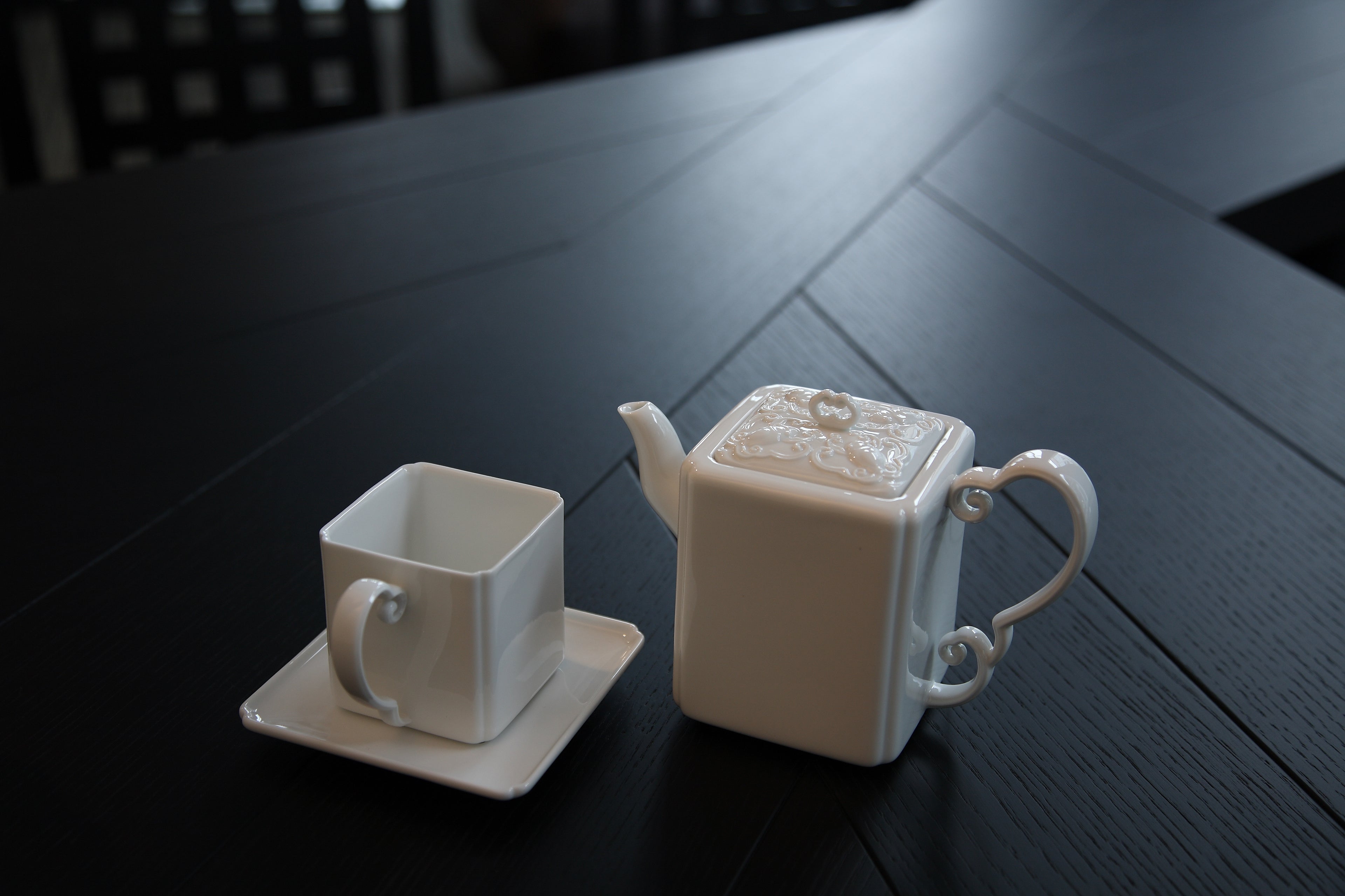 八方新氣 鴻福 造形壺 茶壺 瓷器 白瓷 禮物 瓷壺 茶具 咖啡杯 茶杯 蝙蝠 居家生活