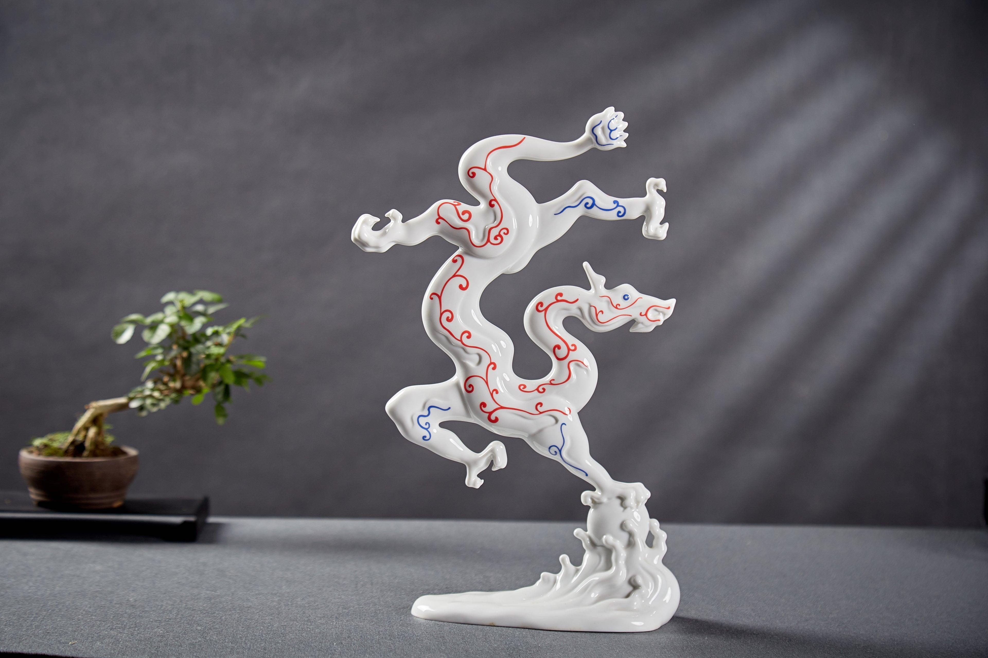 八方新氣 龍 瓷偶 勝券在握 瓷器 擺飾 印璽 印章 白瓷 禮物 彩繪