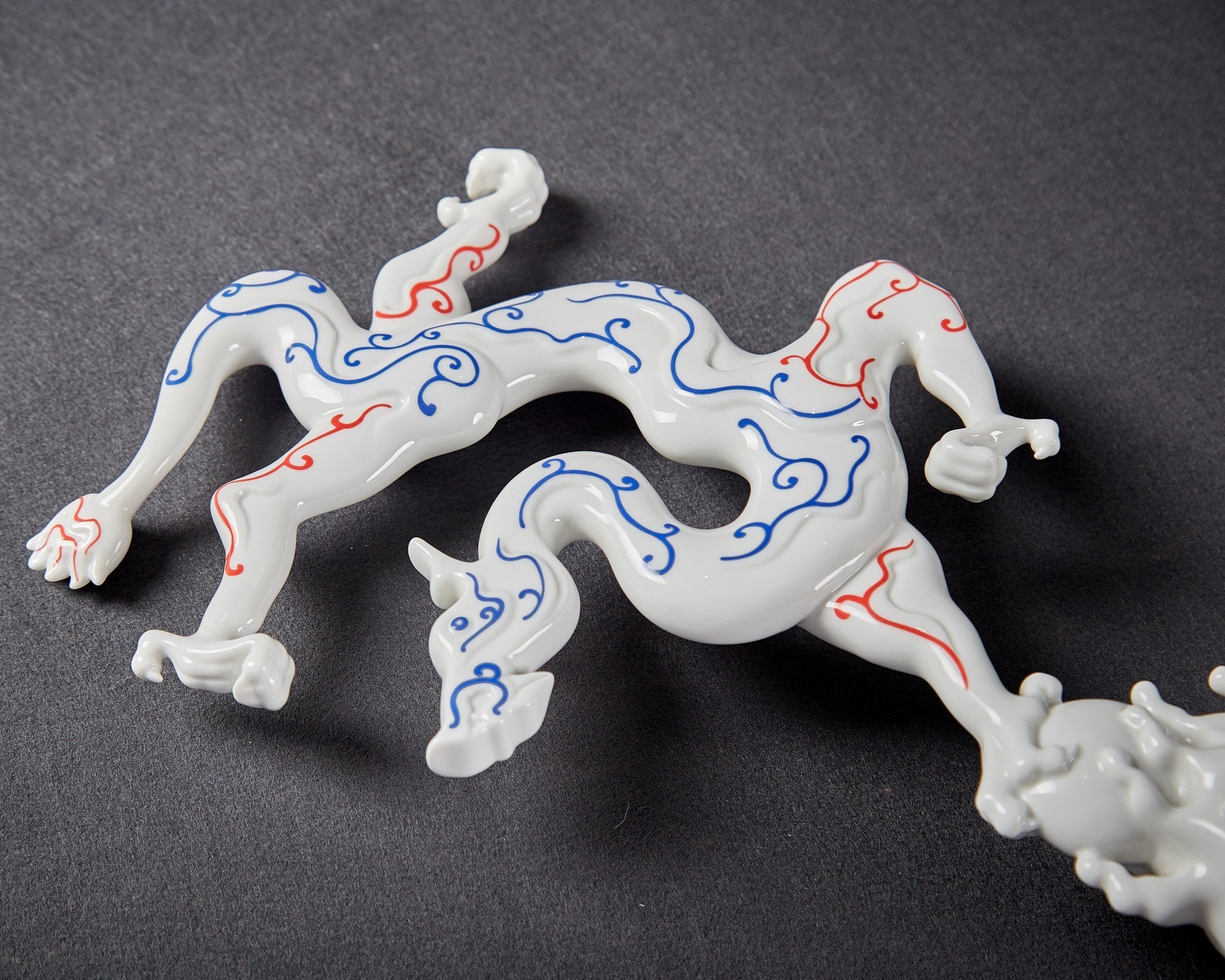 八方新氣 龍 瓷偶 勝券在握 瓷器 擺飾 印璽 印章 白瓷 禮物 彩繪