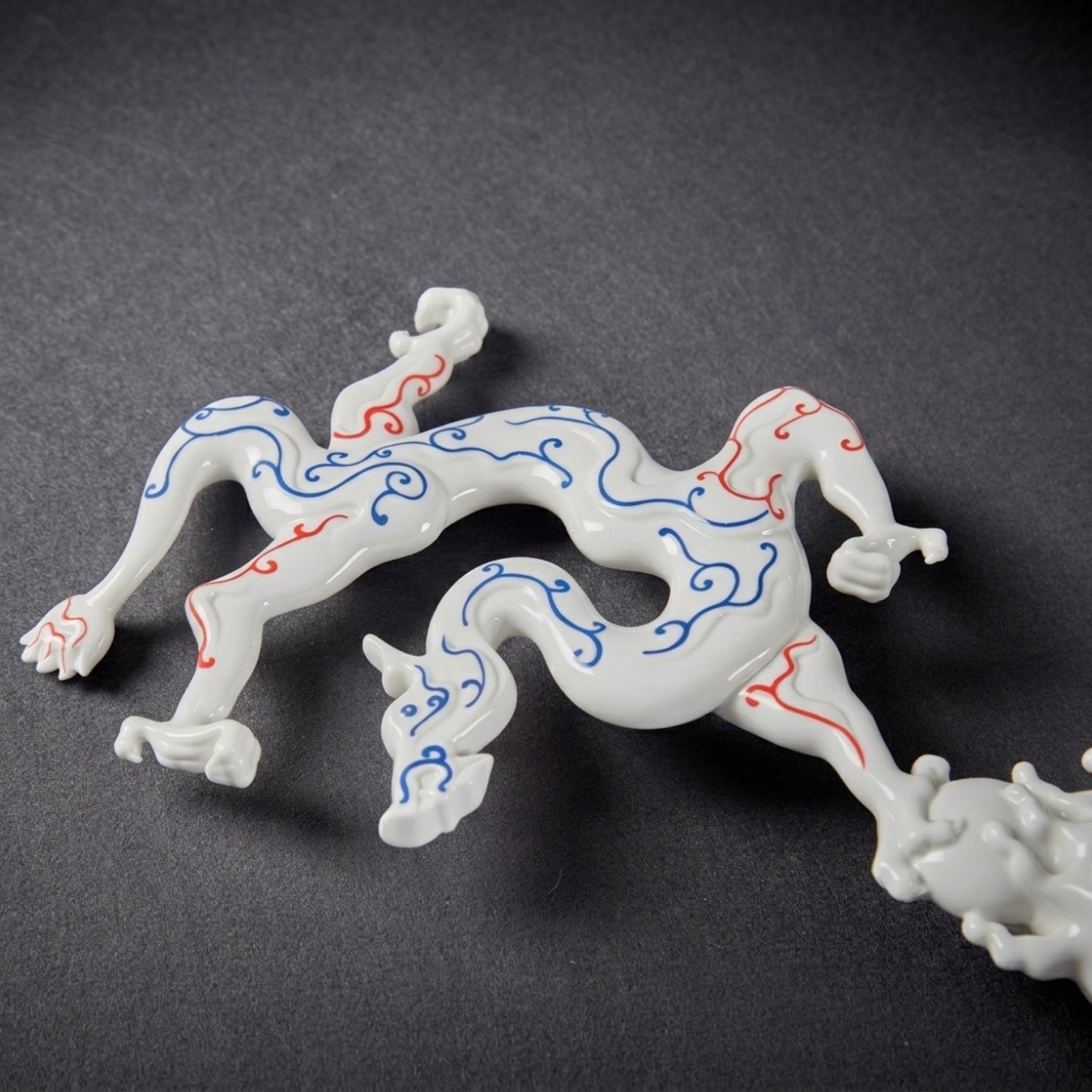 八方新氣 龍 瓷偶 勝券在握 瓷器 擺飾 印璽 印章 白瓷 禮物 彩繪