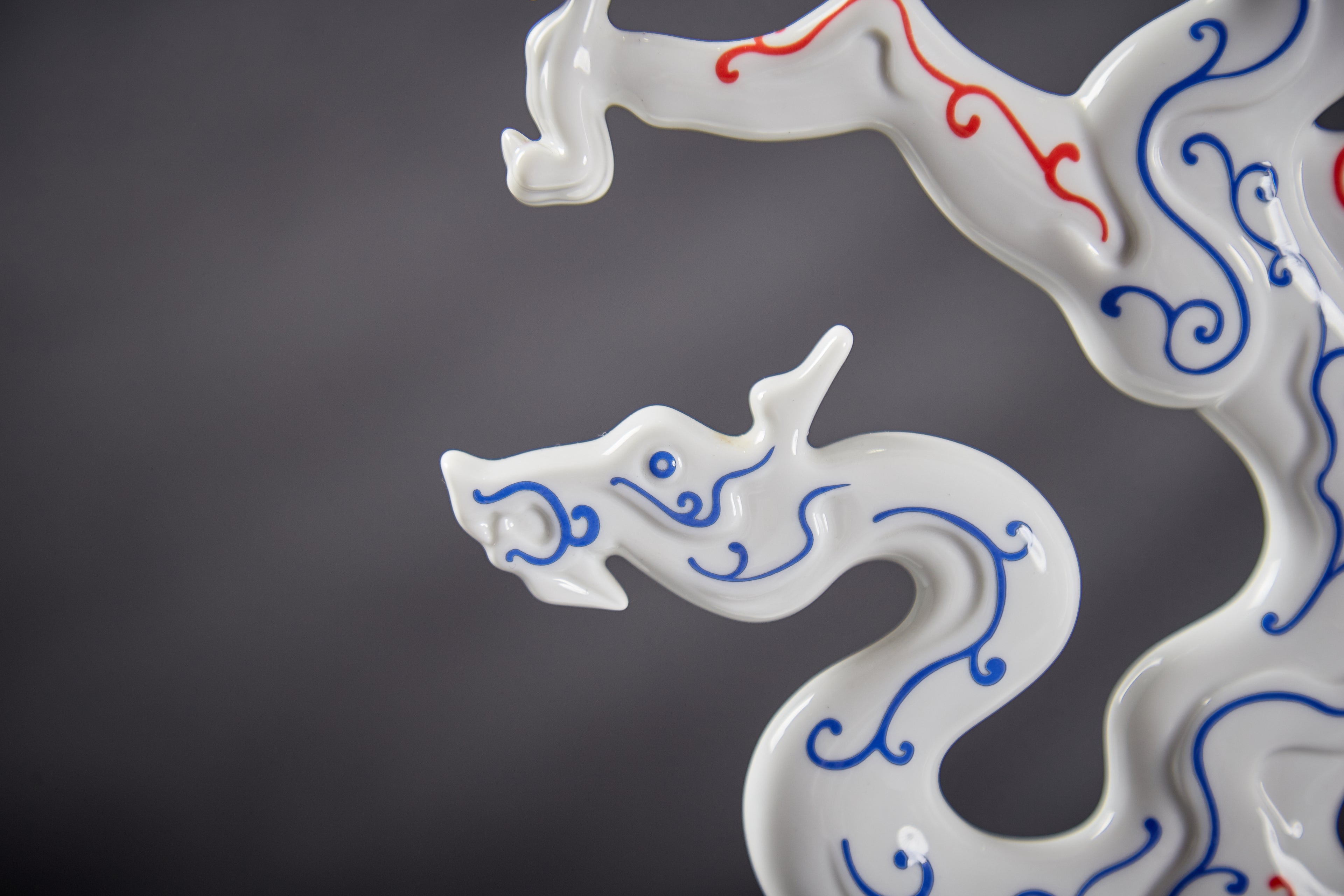 八方新氣 龍 瓷偶 勝券在握 瓷器 擺飾 印璽 印章 白瓷 禮物 彩繪