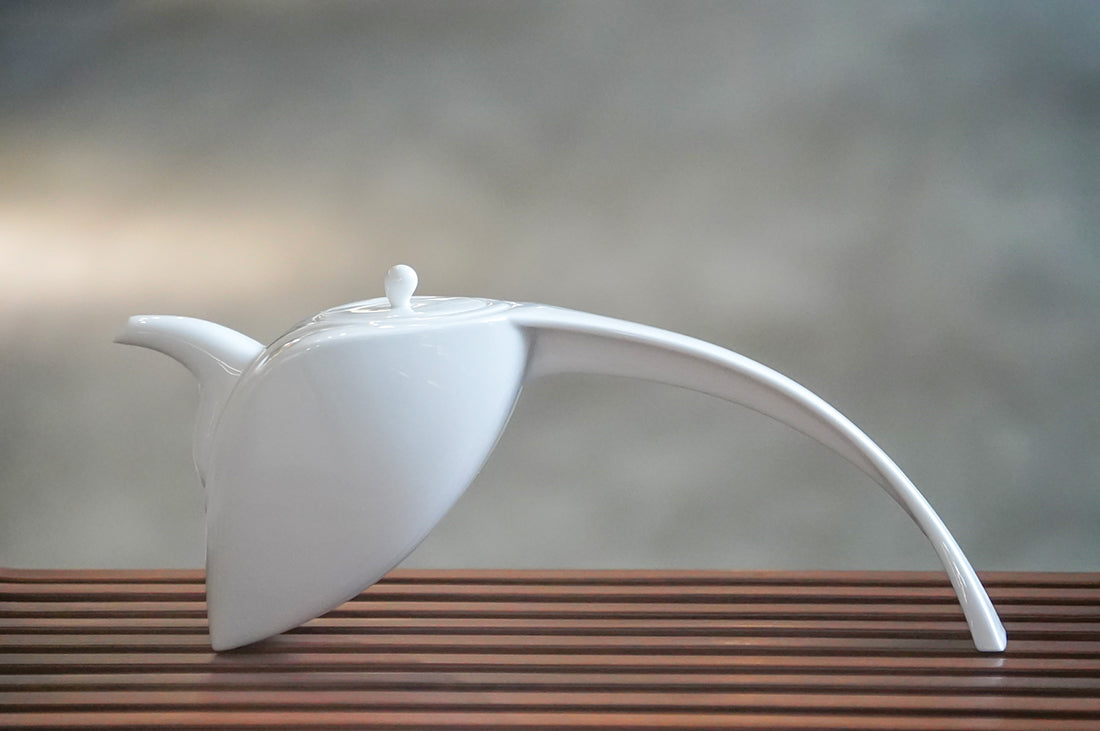 八方新氣王俠軍設計瓷器 白瓷咖啡茶壺杯組 以台灣藍鵲為靈感 夏越眺香