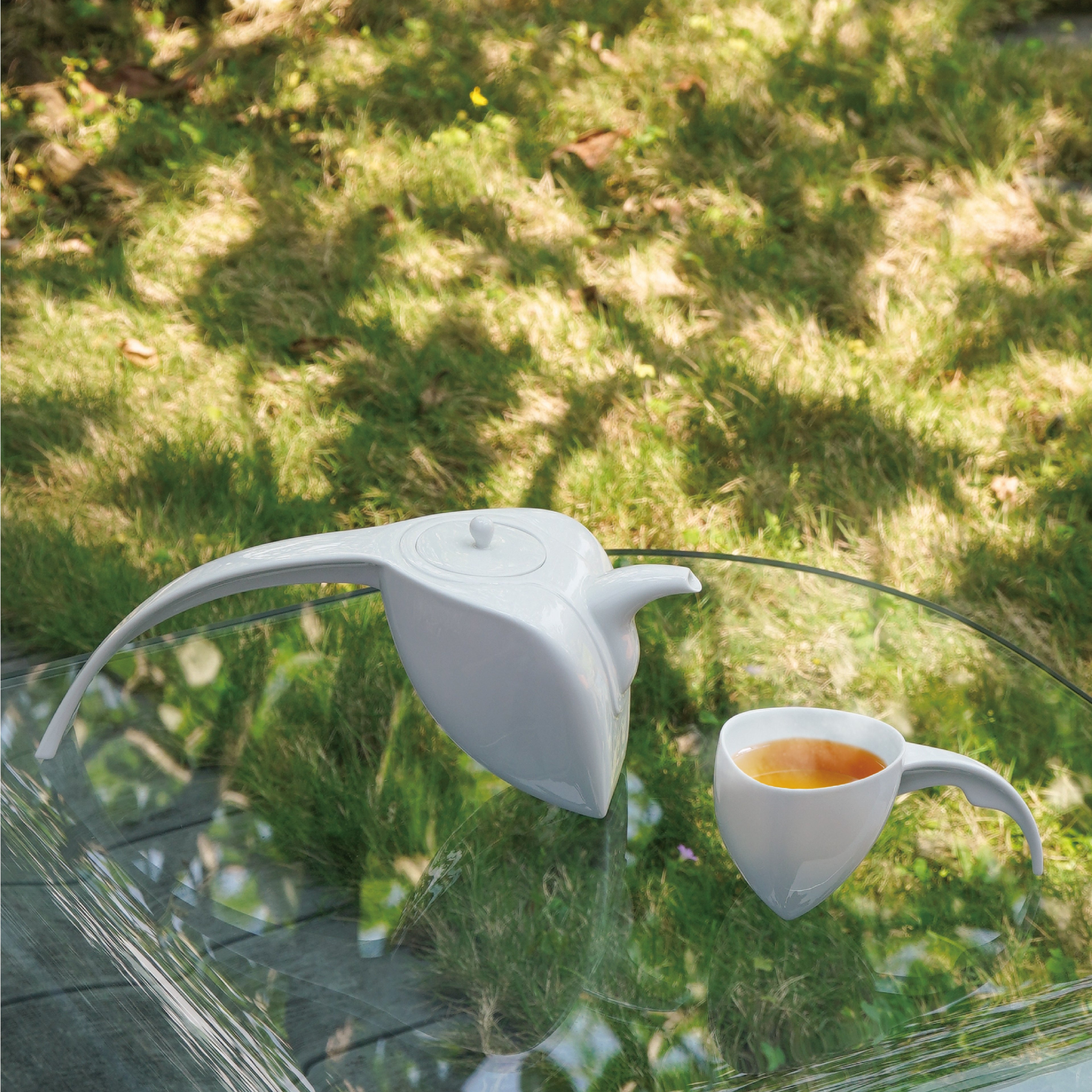 八方新氣王俠軍設計瓷器 白瓷咖啡茶壺杯組 以台灣藍鵲為靈感 夏越眺香 居家生活