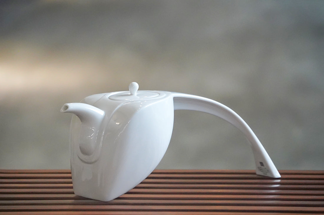 八方新氣 王俠軍 夏越眺香 瓷器 白瓷咖啡茶壺杯組 以台灣藍鵲為靈感