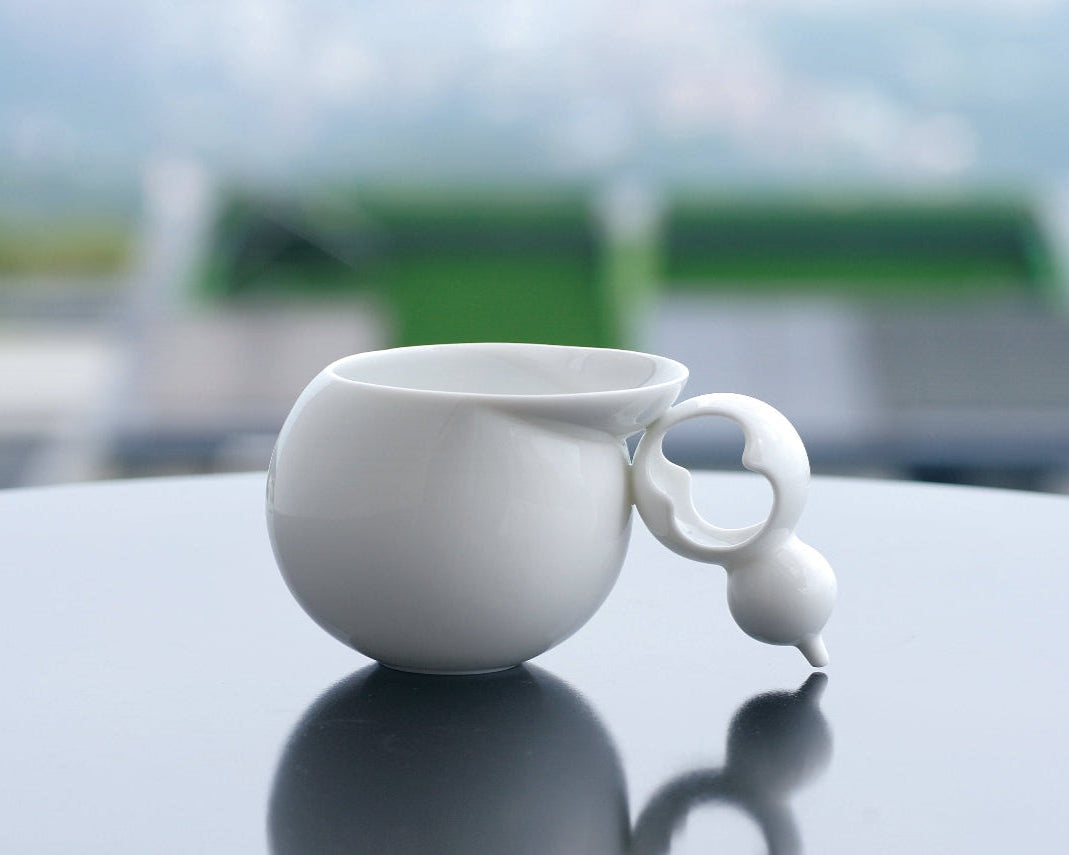 親密時光瓷器杯,杯把杯身兩個葫蘆依偎,當代藝術瓷器作品
