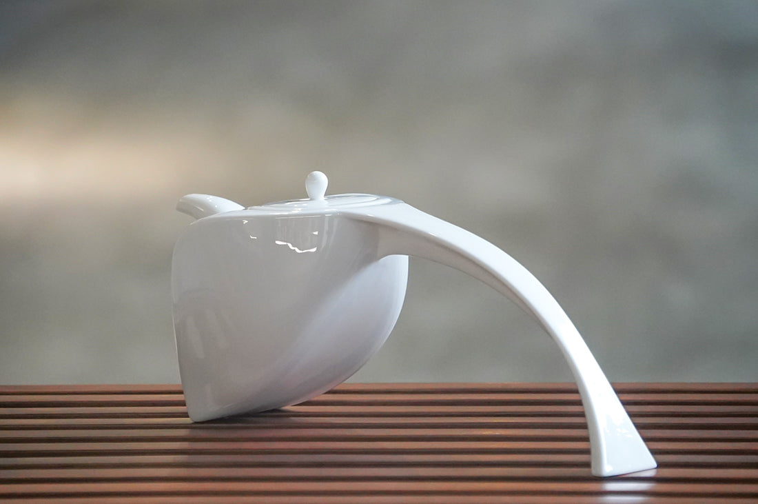 八方新氣王俠軍設計瓷器 白瓷咖啡茶壺杯組 以台灣藍鵲為靈感 夏越眺香