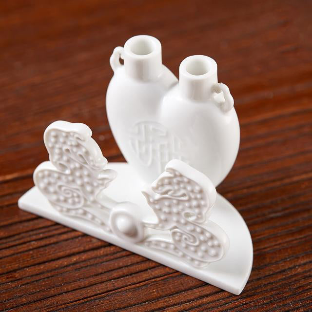 A compact yet meaningful porcelain gift for career growth and positive energy
八方新氣 萬事亨通 名片座 瓷器 升遷禮物 白瓷 送禮 禮物 龍 步步高升