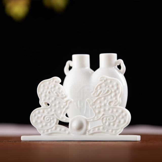 Elegant ceramic piece for desk or study — ideal for promotion or new beginnings
八方新氣 萬事亨通 名片座 瓷器 升遷禮物 白瓷 送禮 禮物 龍 步步高升