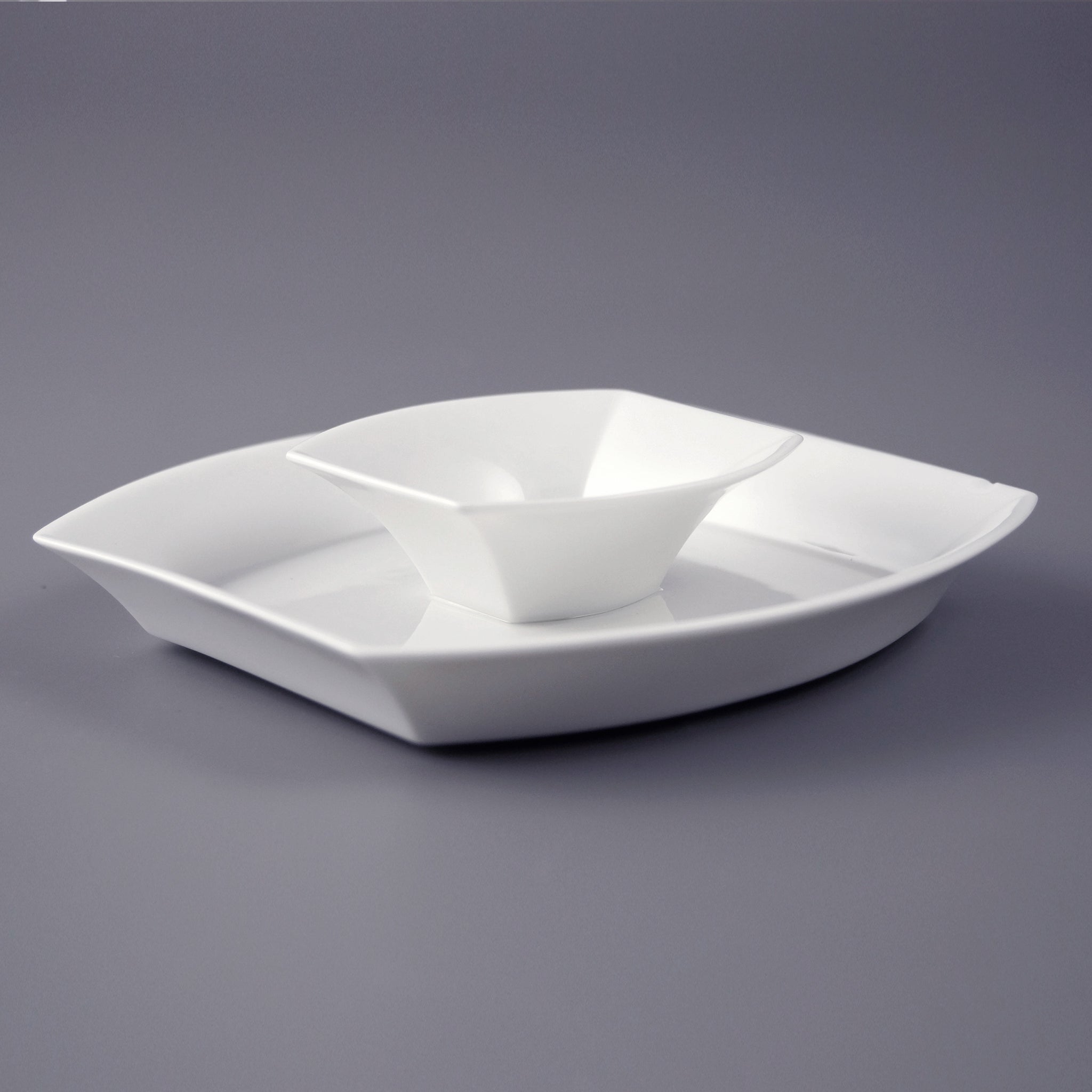 方盤邊緣立體曲線細節,靈感源自宮廷建築基座