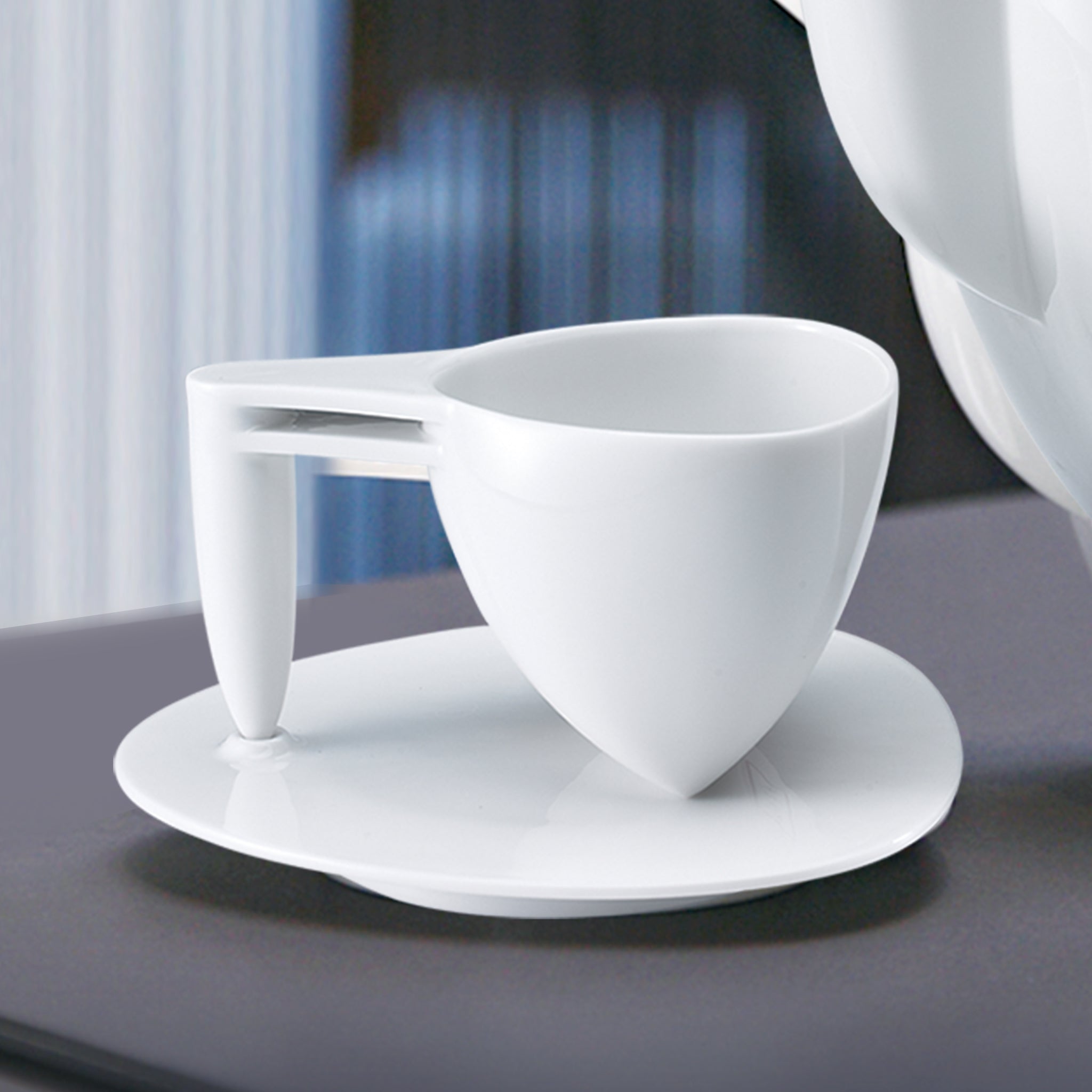 八方新氣 咖啡杯 茶杯 瓷器 茶具 杯子 盤 白色 芭蕾造形 把手 造形杯 杯子款式