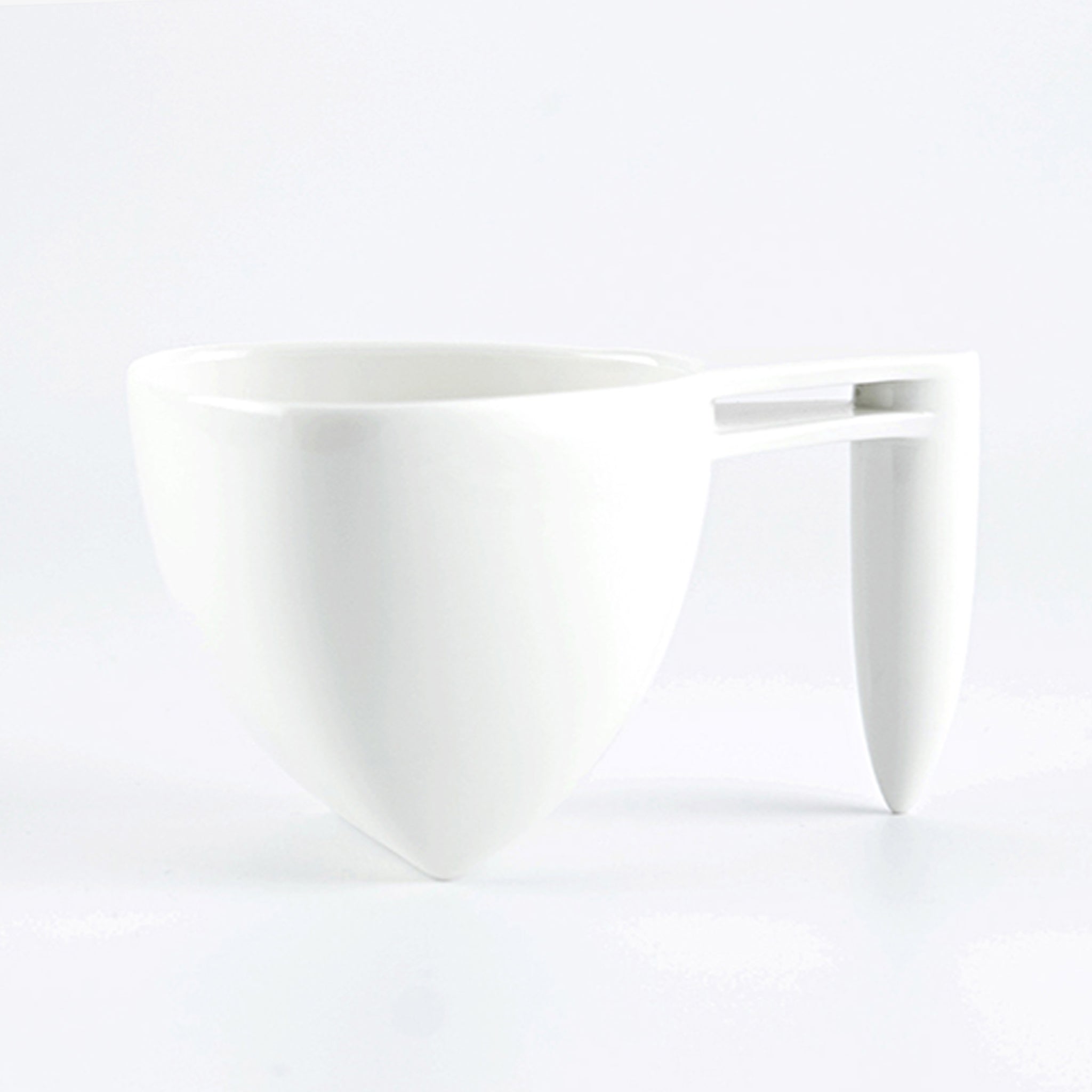 八方新氣 咖啡杯 瓷器 茶具 杯子 白色 芭蕾造形 把手 杯子款式 造形杯