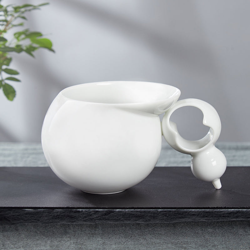 《親密時光》瓷杯,雙葫蘆造型象徵福祿與依偎,由王俠軍設計的當代藝術瓷器。
