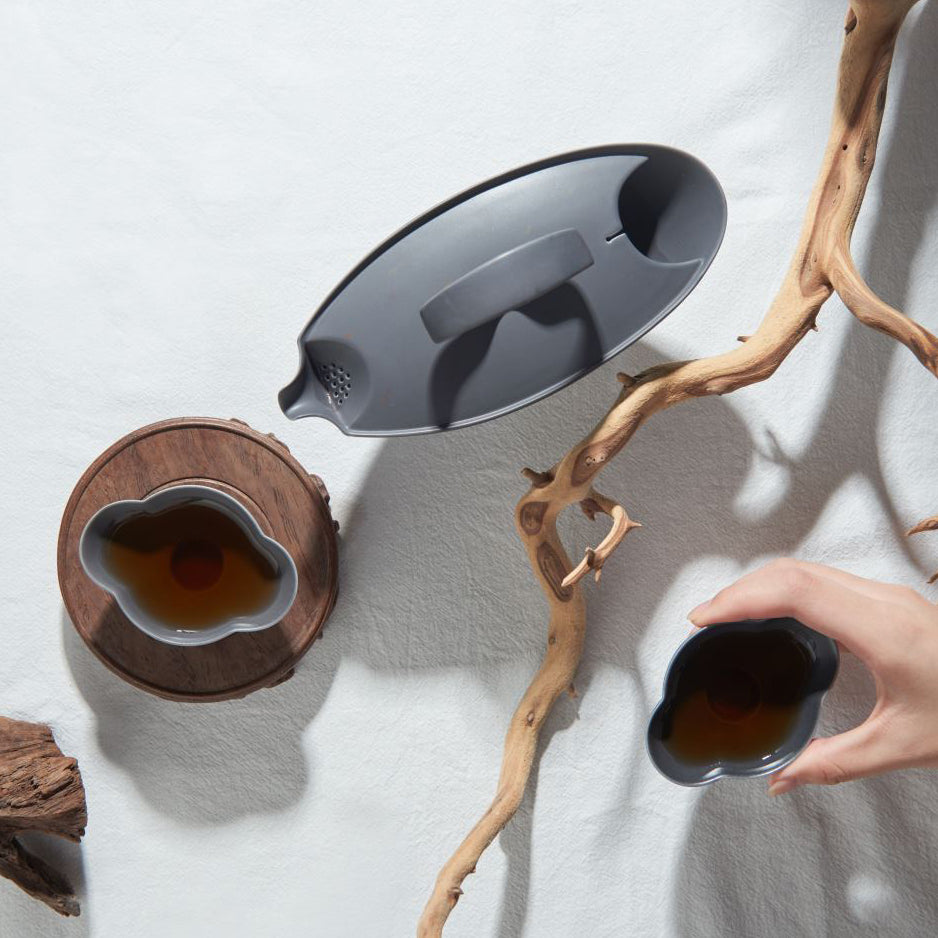 行雲霧黑茶壺沖泡茶湯|山水線系列現代茶席