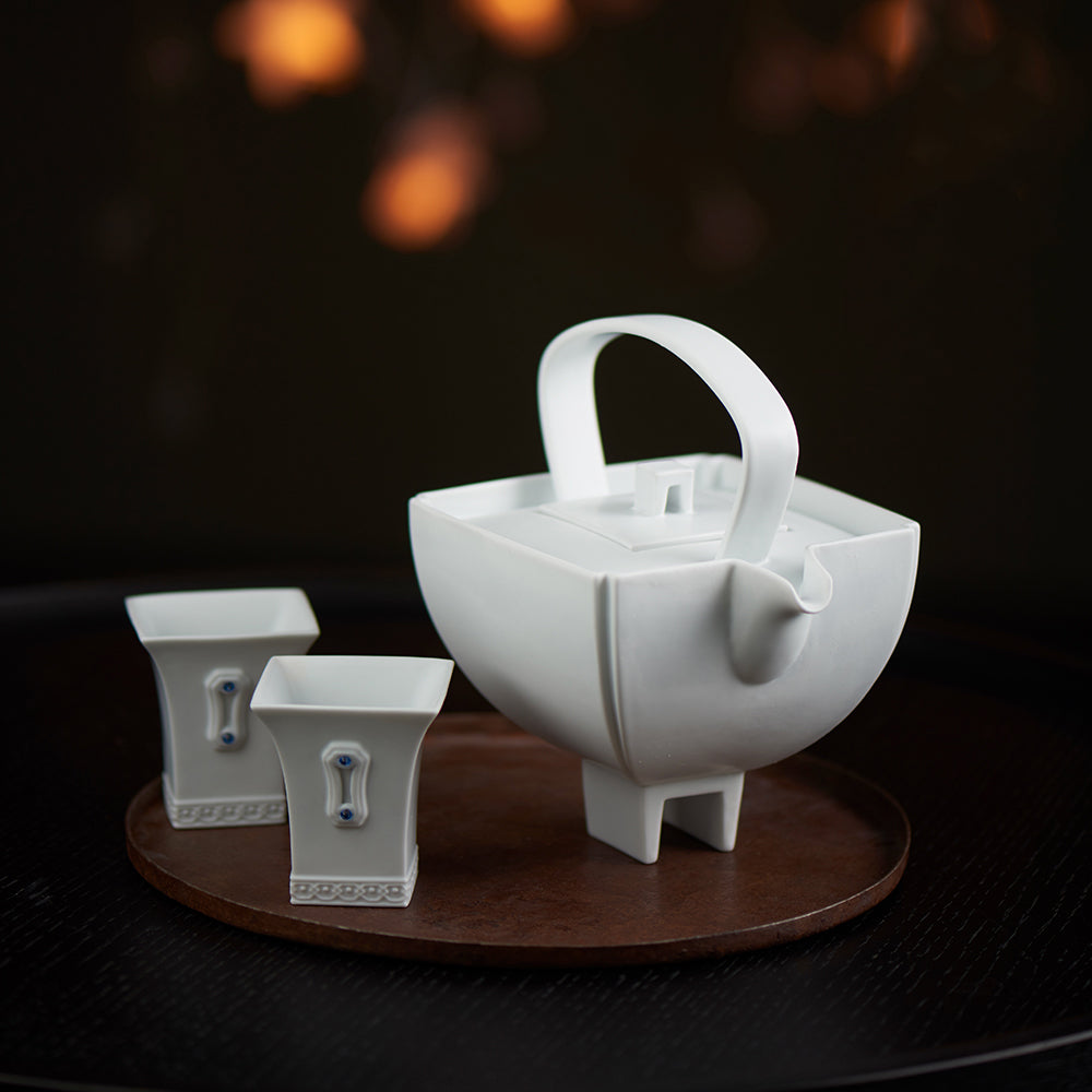 壺把柔弧與壺身剛直對比特寫|八方新氣原創設計