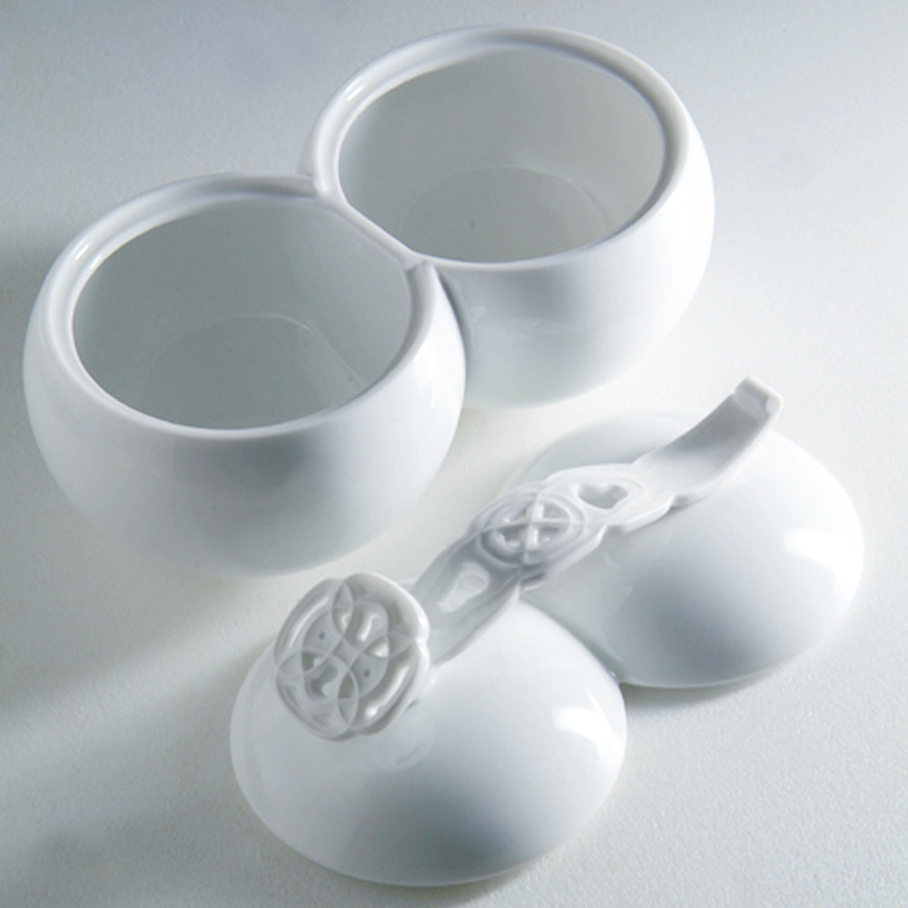 白瓷《圓滿》盒蓋與盒身完美契合,象徵圓融與幸福