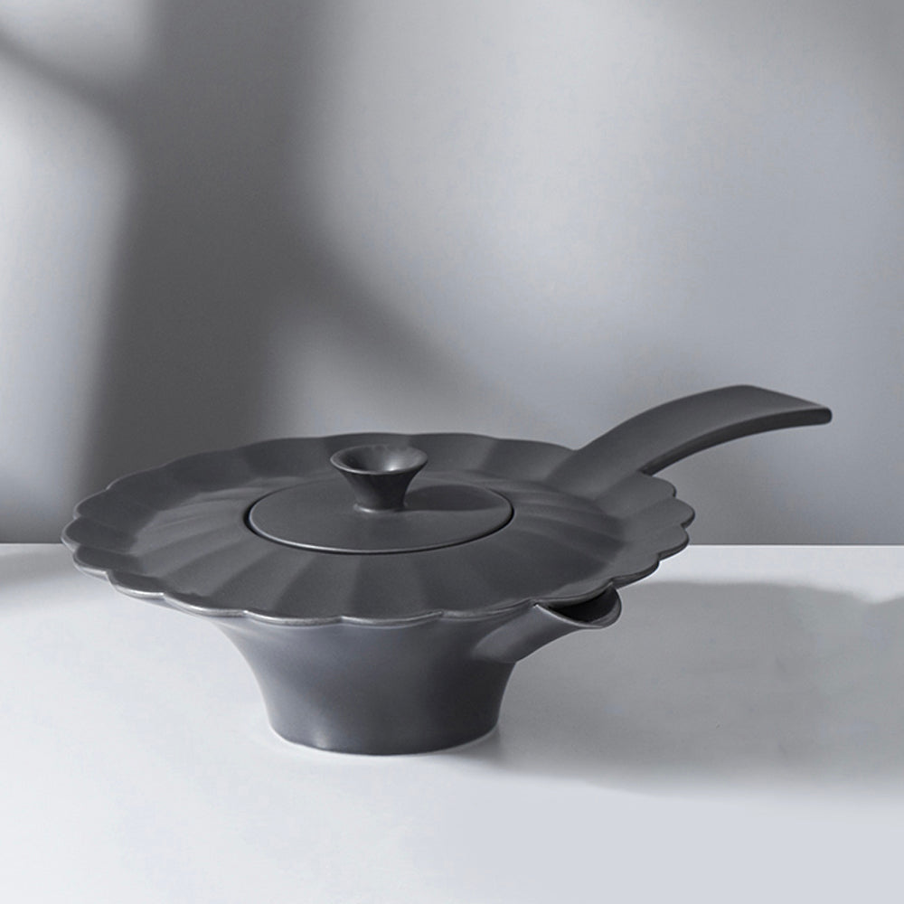 王俠軍設計作品《山水情深》茶壺