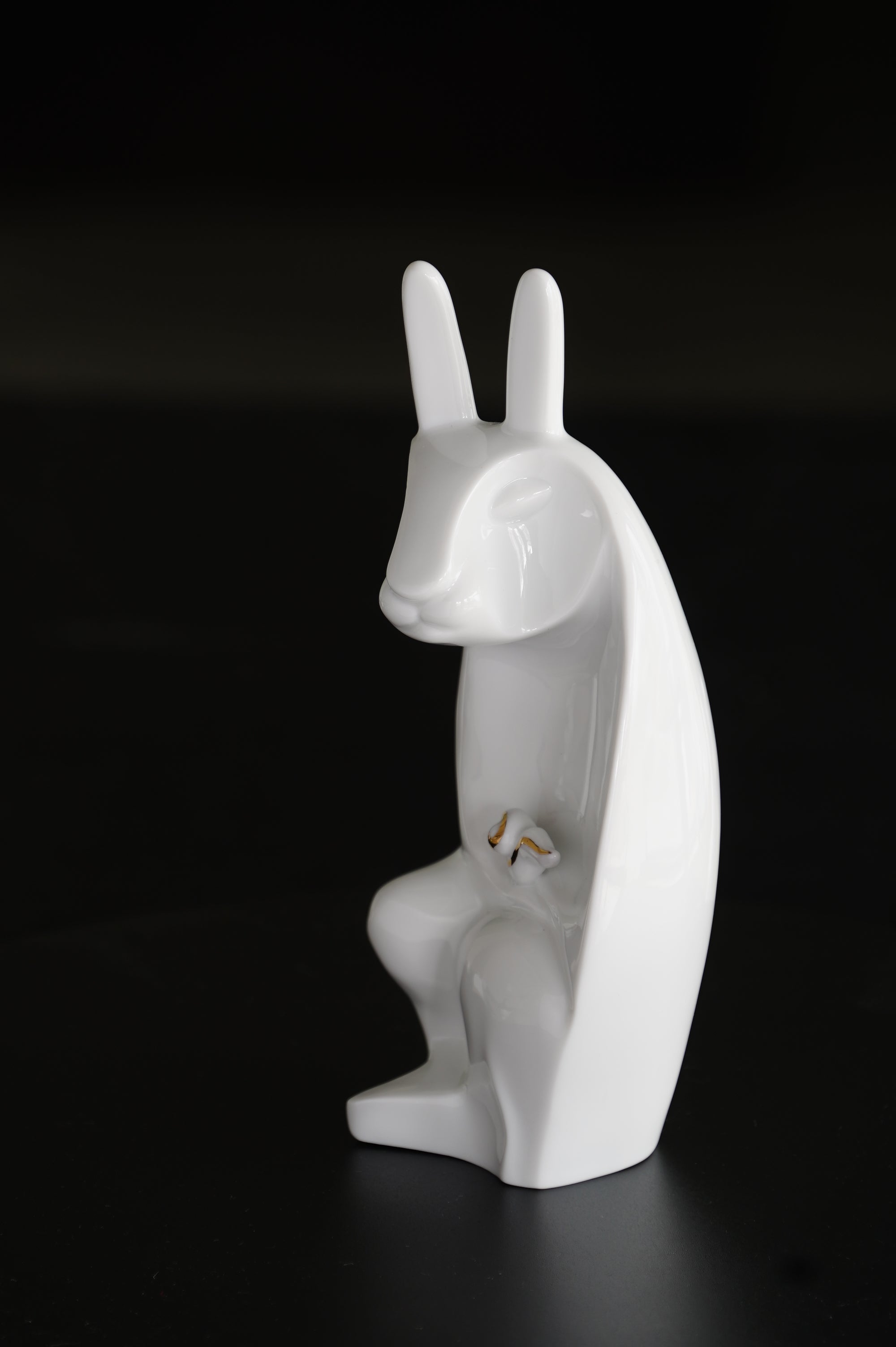 王俠軍設計白瓷生肖兔|中秋與生肖主題藝術瓷偶