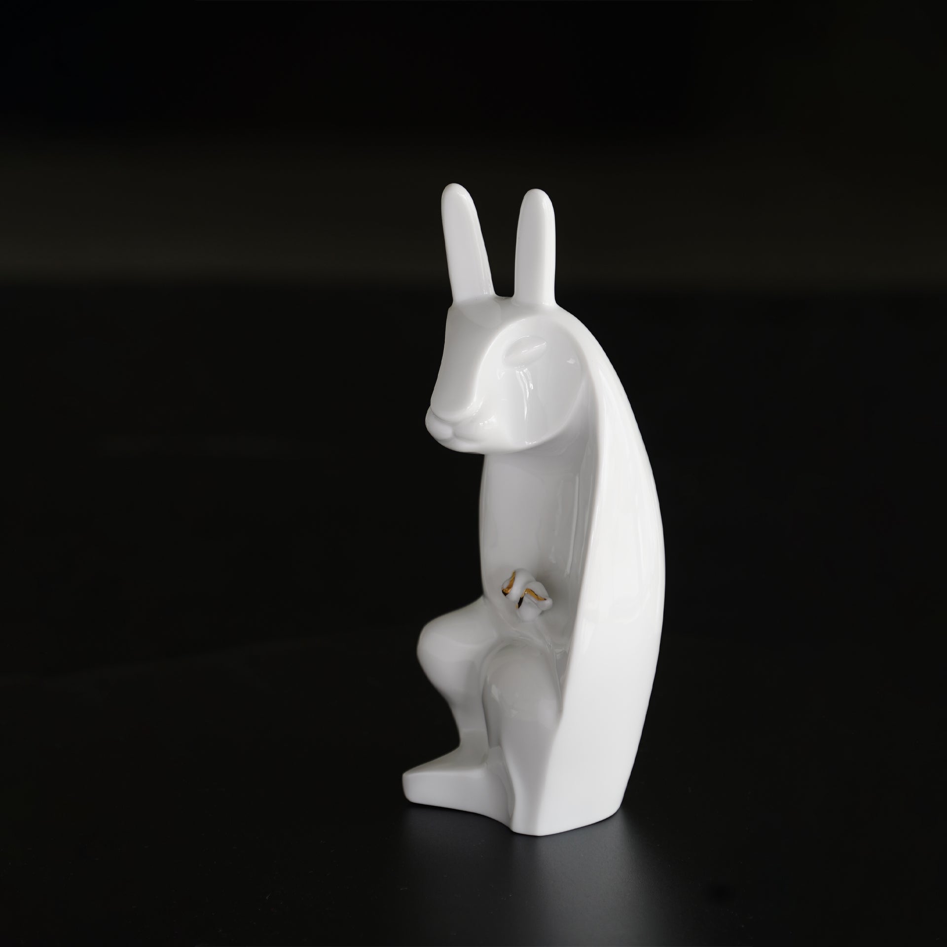 王俠軍設計白瓷生肖兔|中秋與生肖主題藝術瓷偶