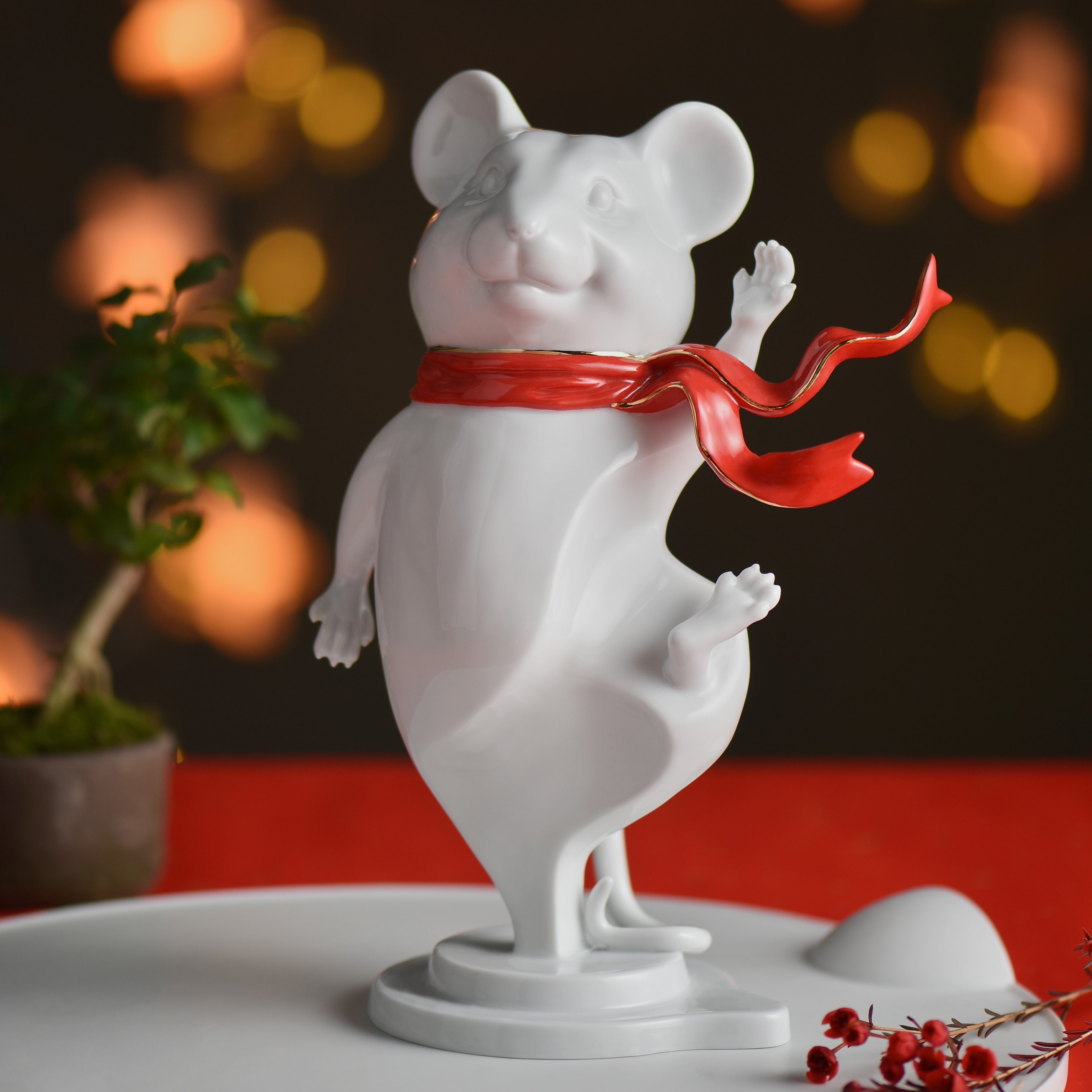 八方新氣 生肖鼠 歡喜頌 瓷偶 瓷器 擺飾 白瓷 禮物 紅領巾 米老鼠