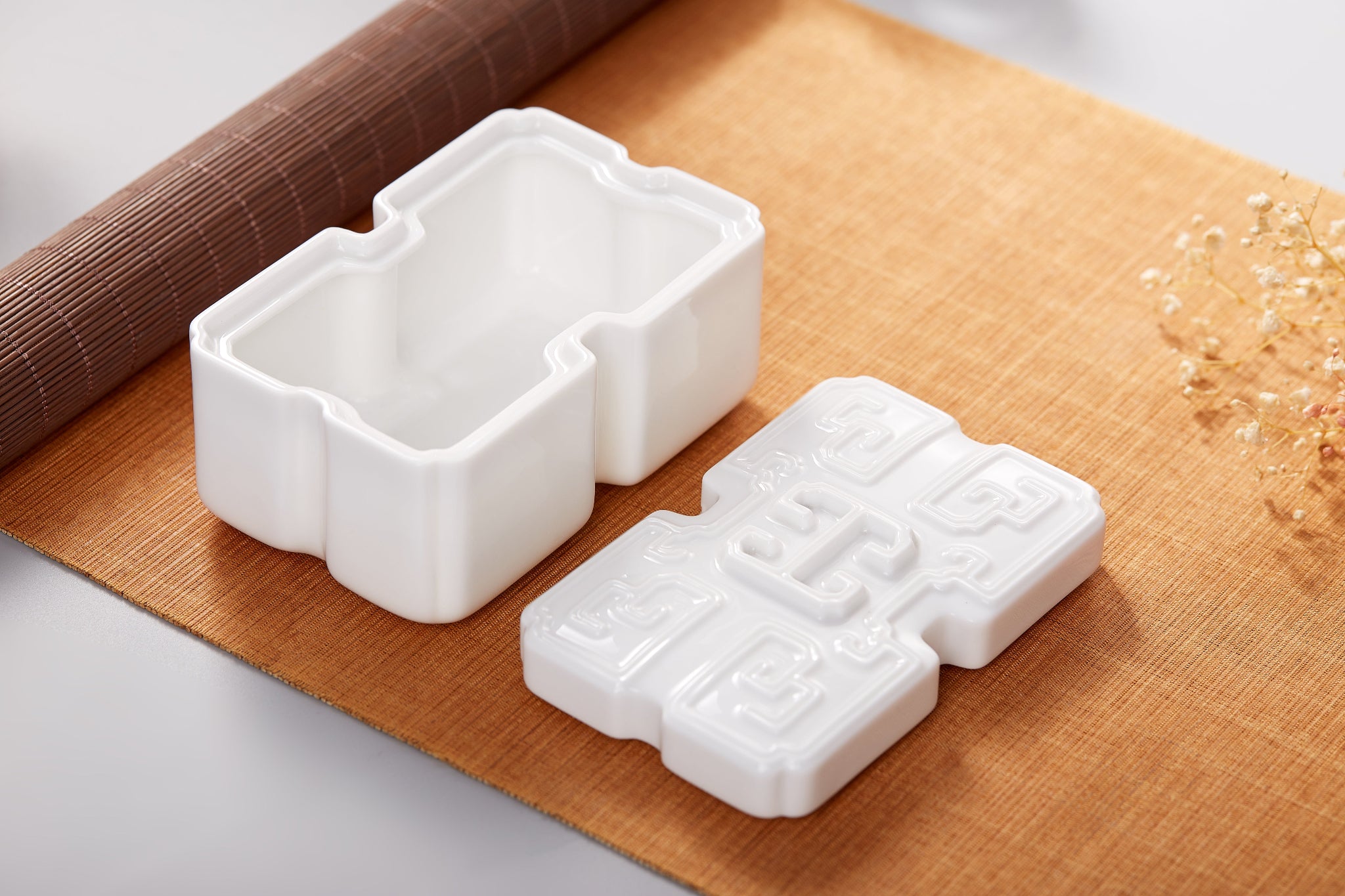 八方新氣 吉壽年年 瓷盒 傳家寶 擺飾 禮物 收納盒 白瓷 禮盒