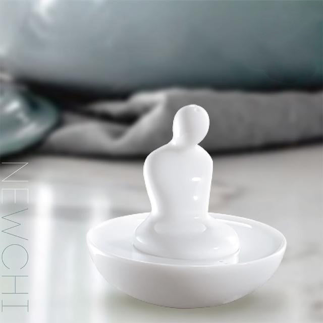 新氣 Renewing Qi 白瓷椒鹽罐近景|極簡白瓷與沉靜生活美學