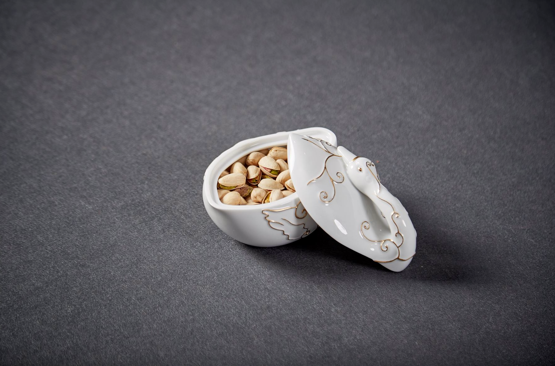 八方新氣 王俠軍 珍愛 盒子 天鵝 金色 白色 珠寶盒 陶瓷收納盒