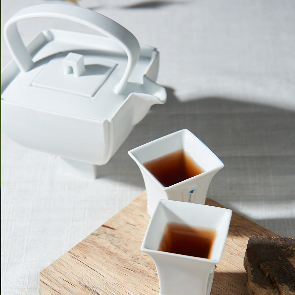 四季壺置於東方茶席場景|山水線系列作品