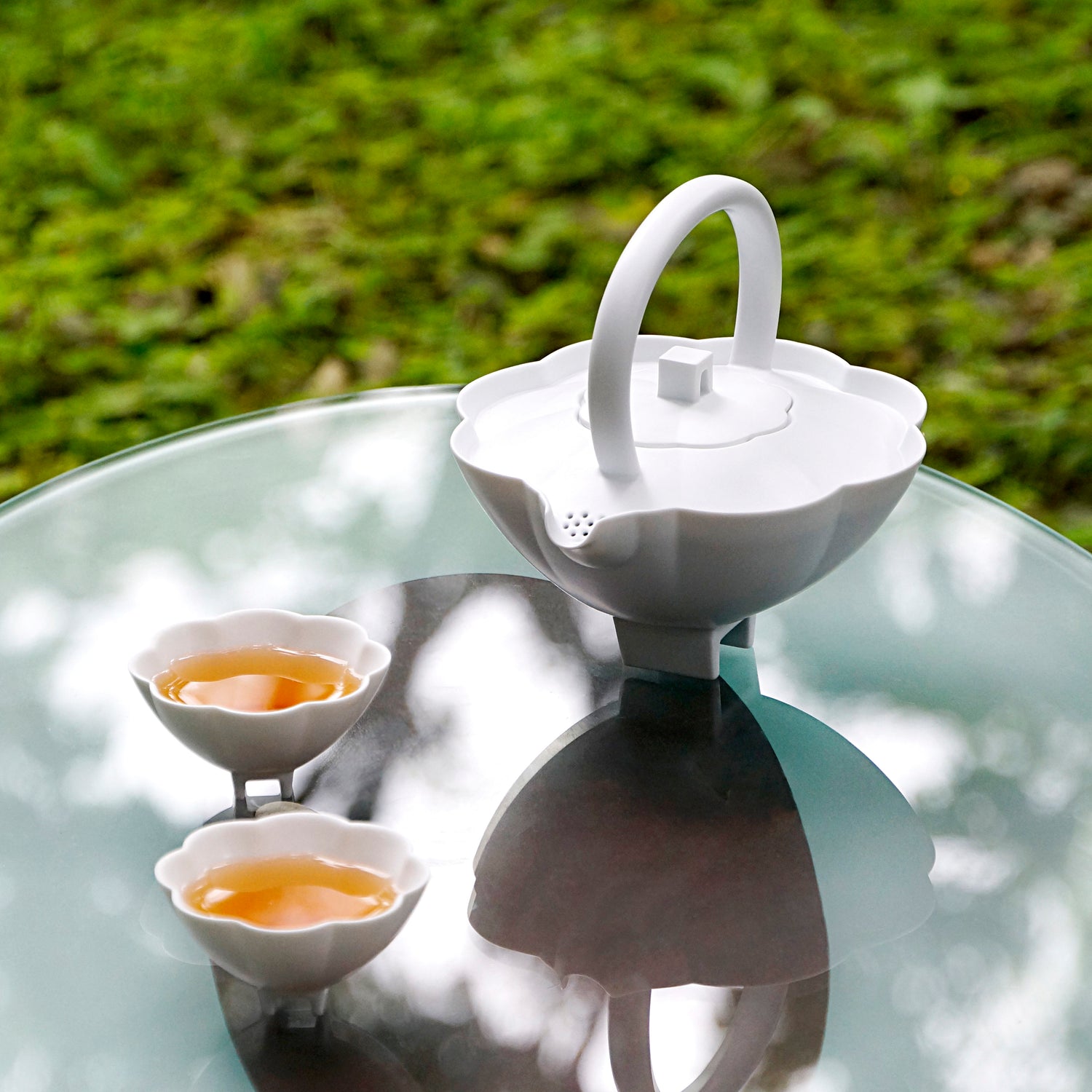 簡潔茶席搭配長春壺的氛圍照