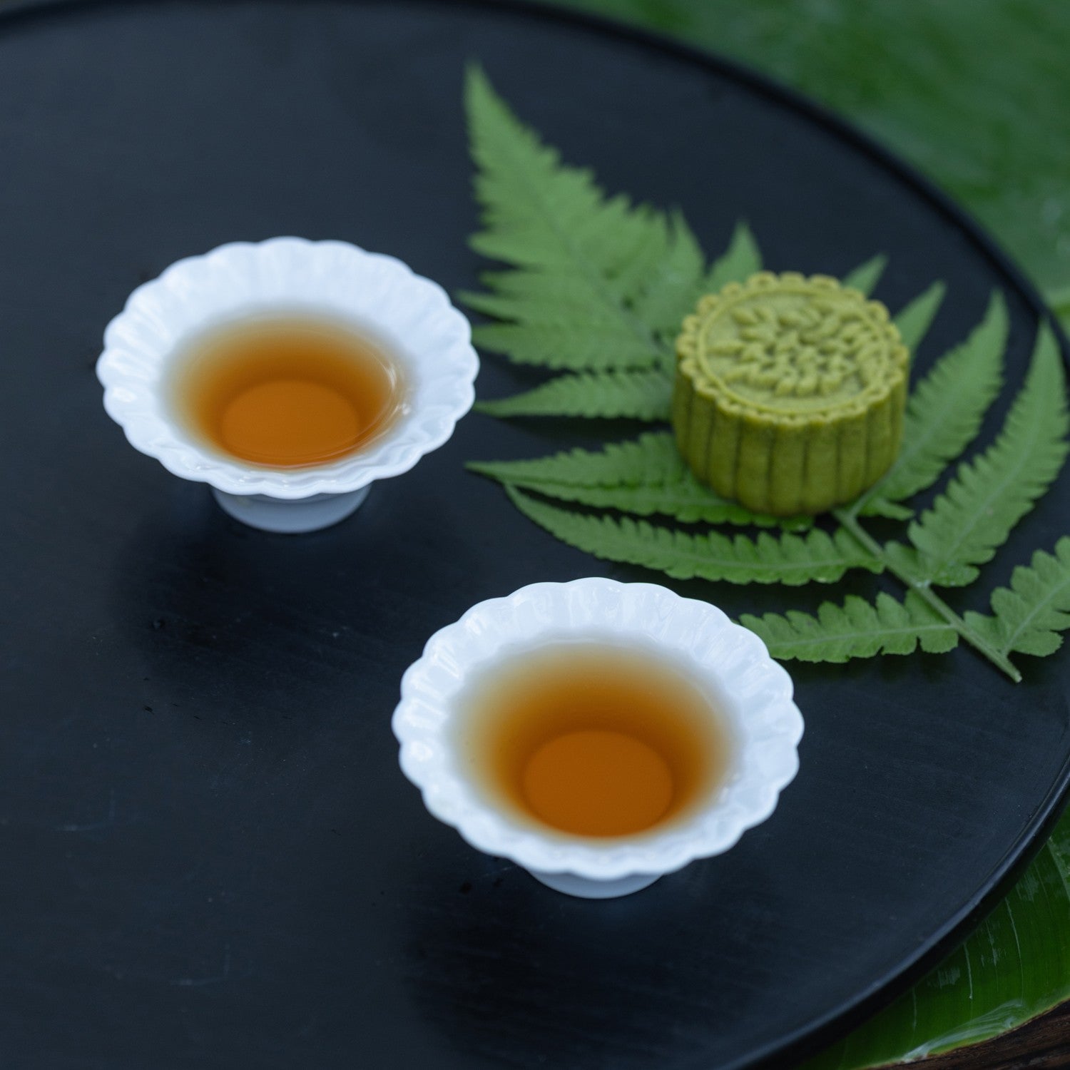 八方新氣 山水情深 亮面 白瓷光澤柔潤,《山水情深》展現平衡與寧靜