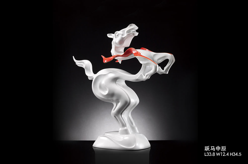 躍馬中原白瓷擺飾正面圖，展現龍馬躍起姿態
Dragon-like horse with flowing red ribbons
