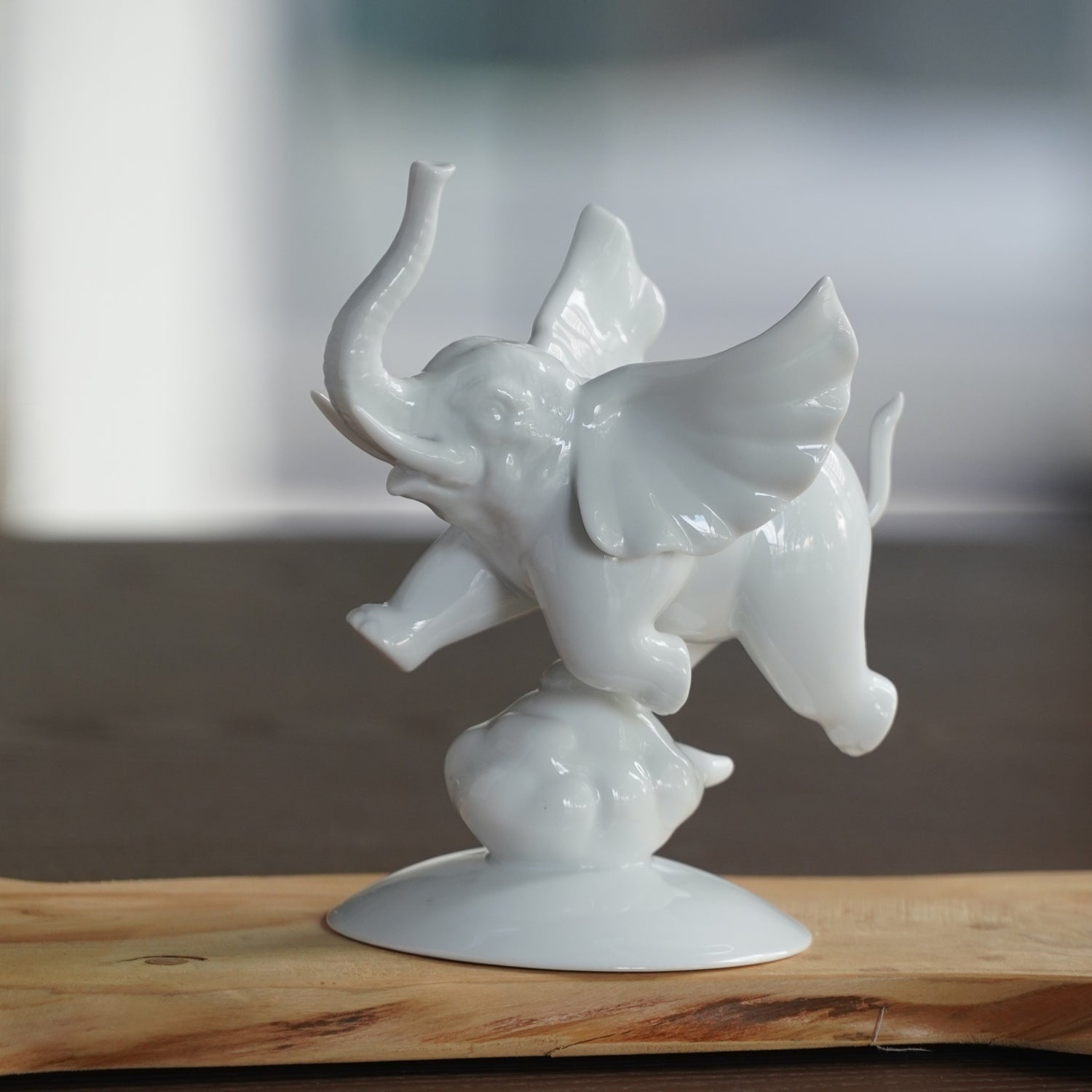 八方新氣 更上層樓 小飛象 白瓷 家飾品